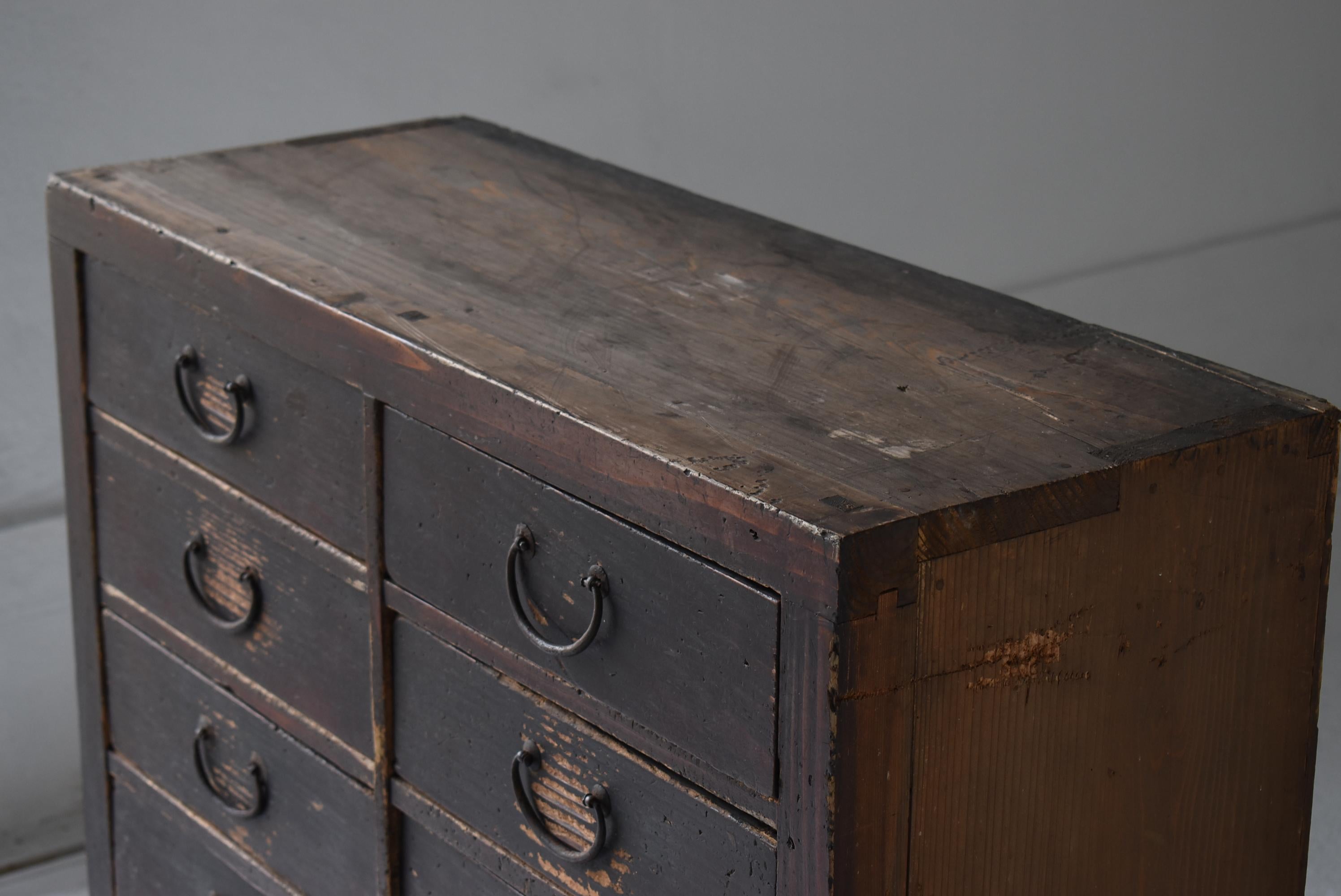 Japanische antike Schubladenaufbewahrung 1860er-1920er Jahre / Tansu Sideboard Wabisabi, Wabisabi (Meiji-Periode) im Angebot