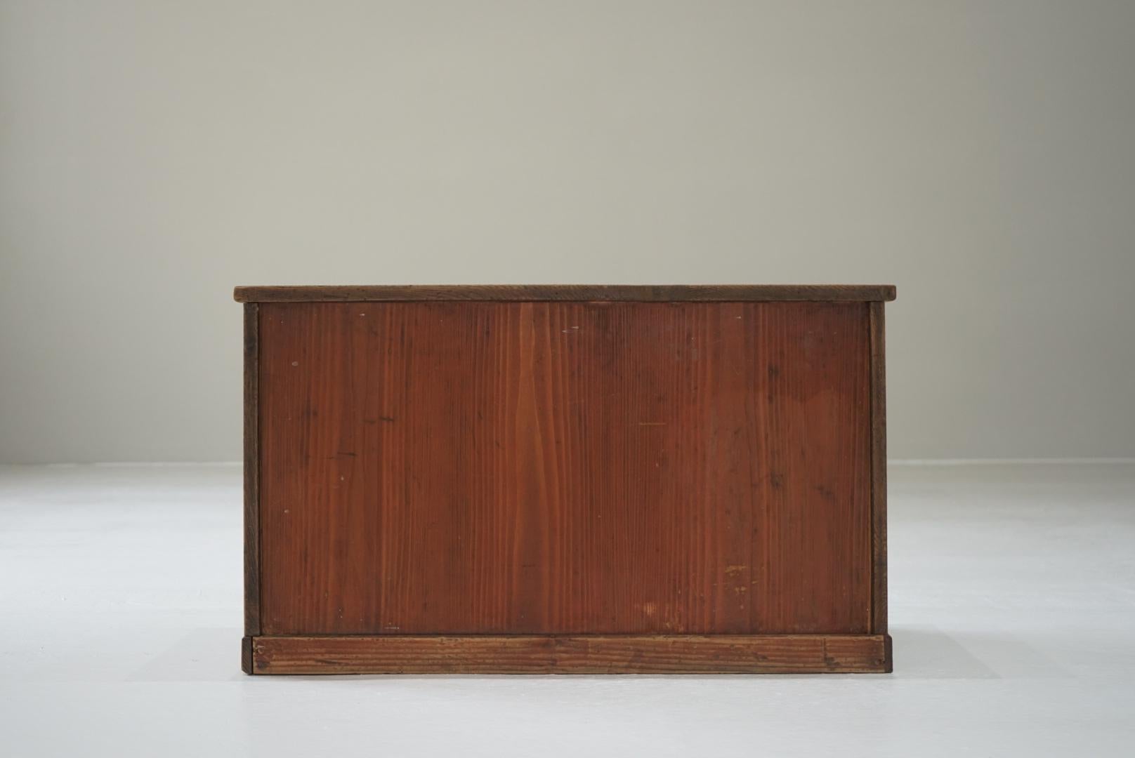Cajonera Japonesa Antigua 1880s-1900s Estante Cajonera Wabi-Sabi en venta 8