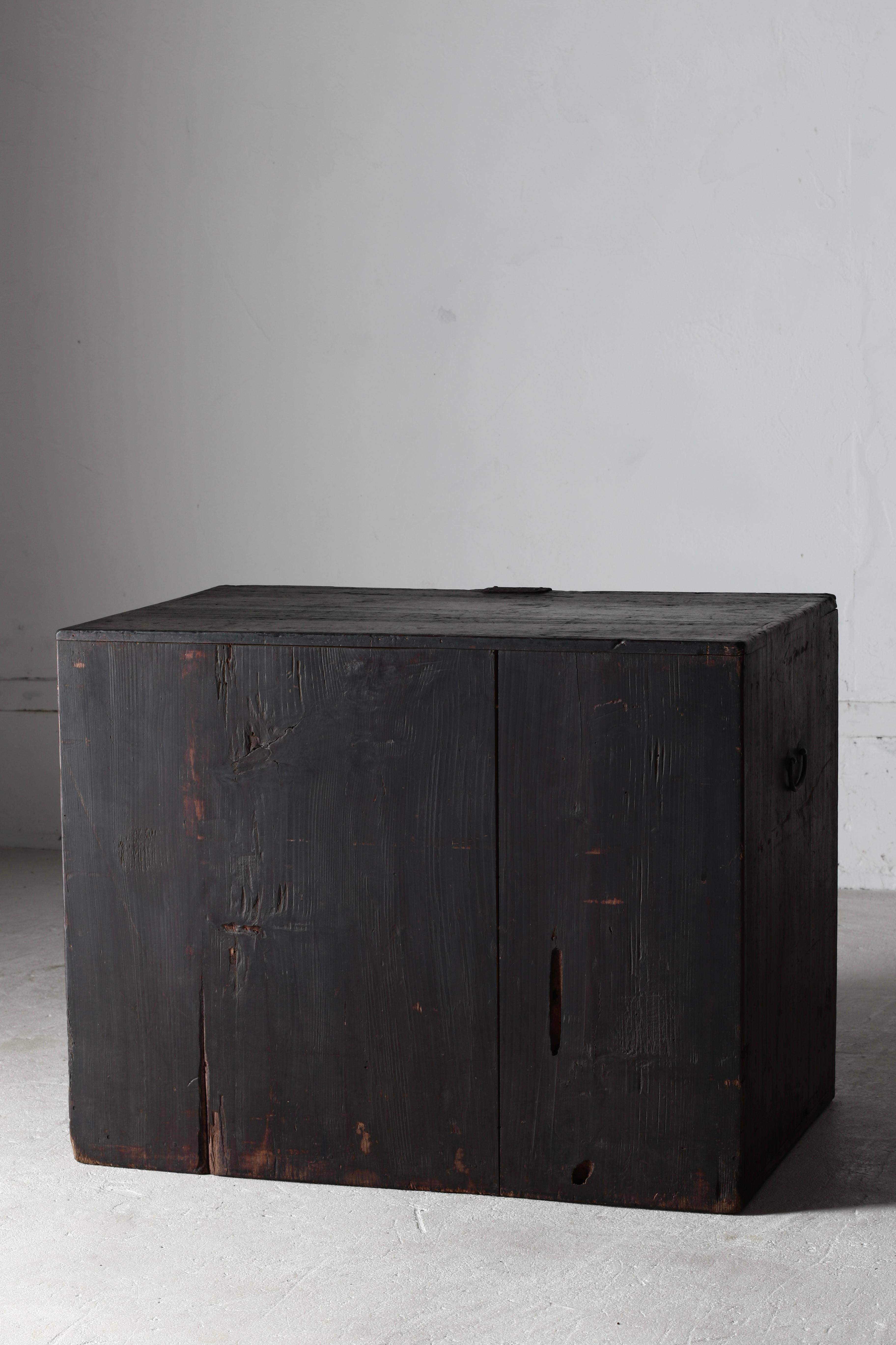 XIX secolo Cassetto antico giapponese / Tansu di stoccaggio / 1868-1912 / Wabi-Sabi Mingei in vendita