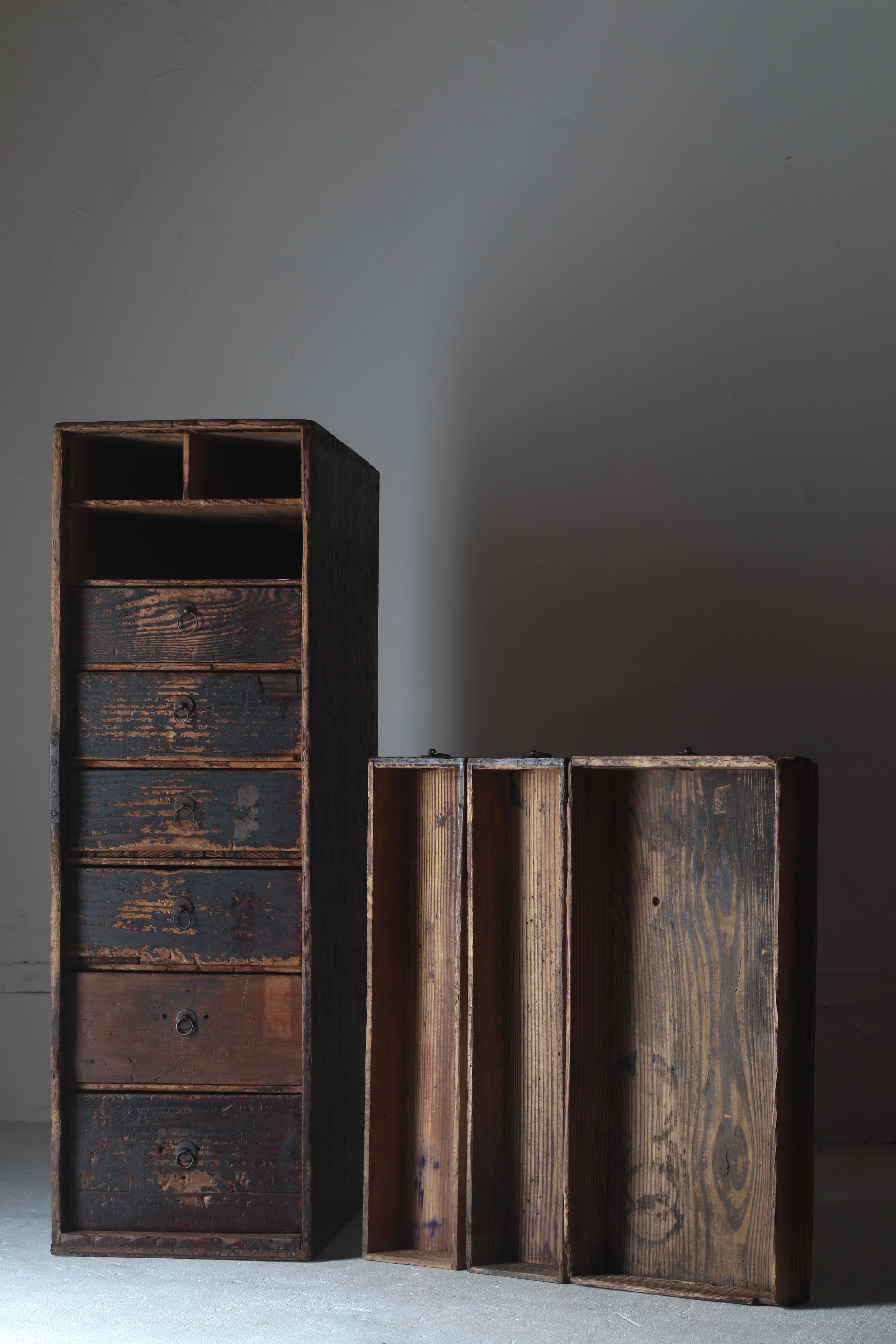 Cajonera Antigua Japonesa / Tansu Cajonera / 1868-1912s Wabi-Sabi en venta 9