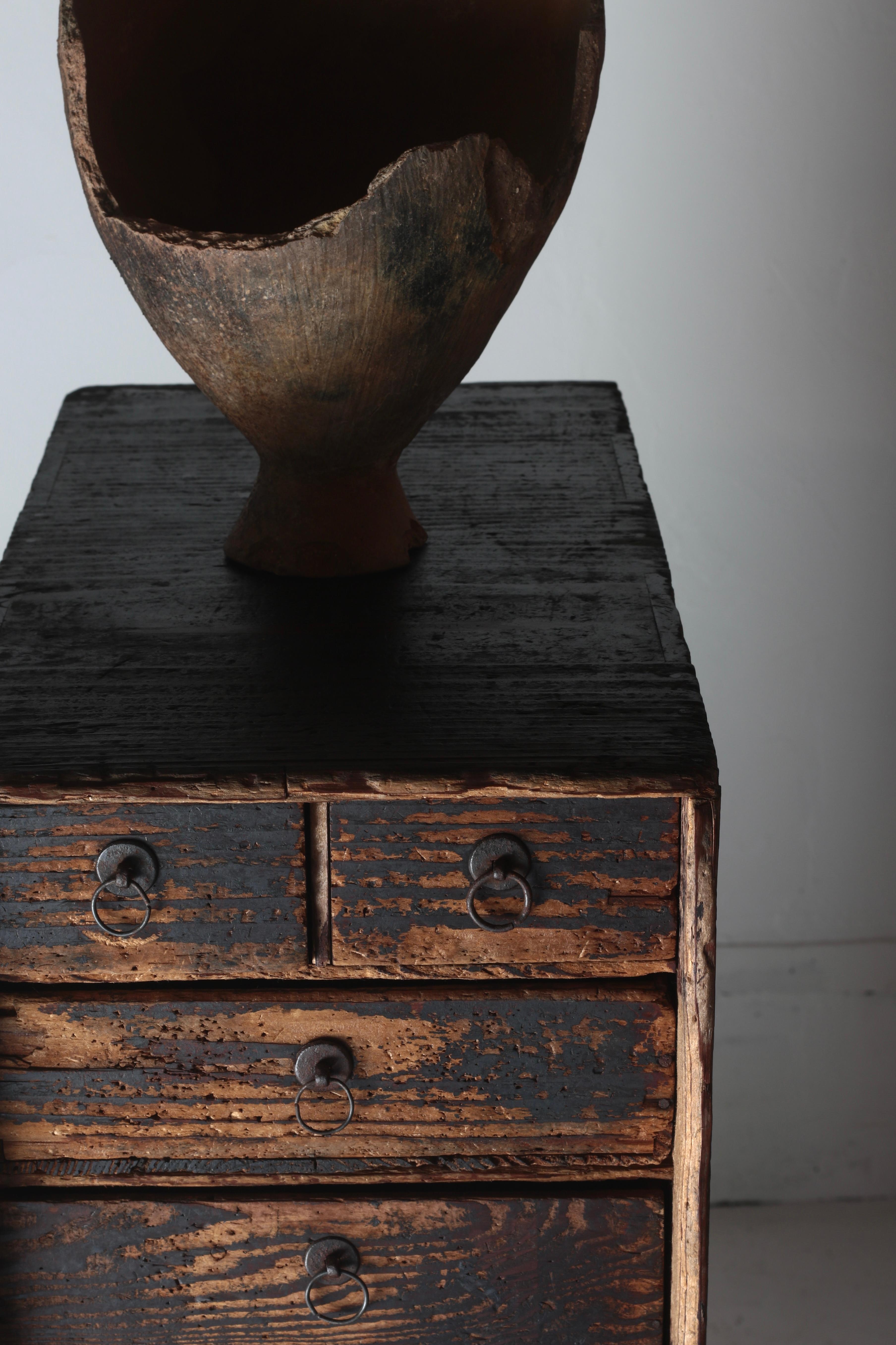 Cajonera Antigua Japonesa / Tansu Cajonera / 1868-1912s Wabi-Sabi Meiji en venta