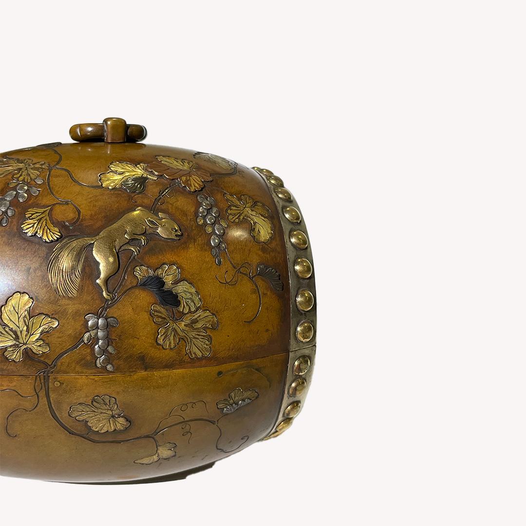 Antike japanische Trommelschachtel aus Bronze in Trommelform, Meiji-Periode (Handgeschnitzt) im Angebot