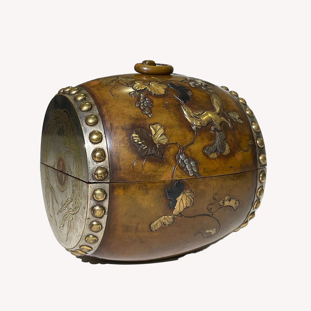 Japanese Antique Drum-Shaped Bronze Box, Meiji Period For Sale 1