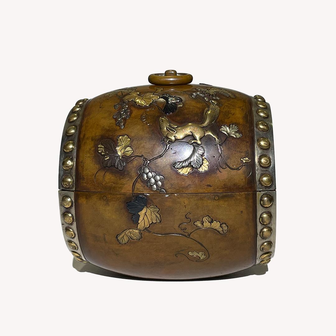 Japanese Antique Drum-Shaped Bronze Box, Meiji Period For Sale 2