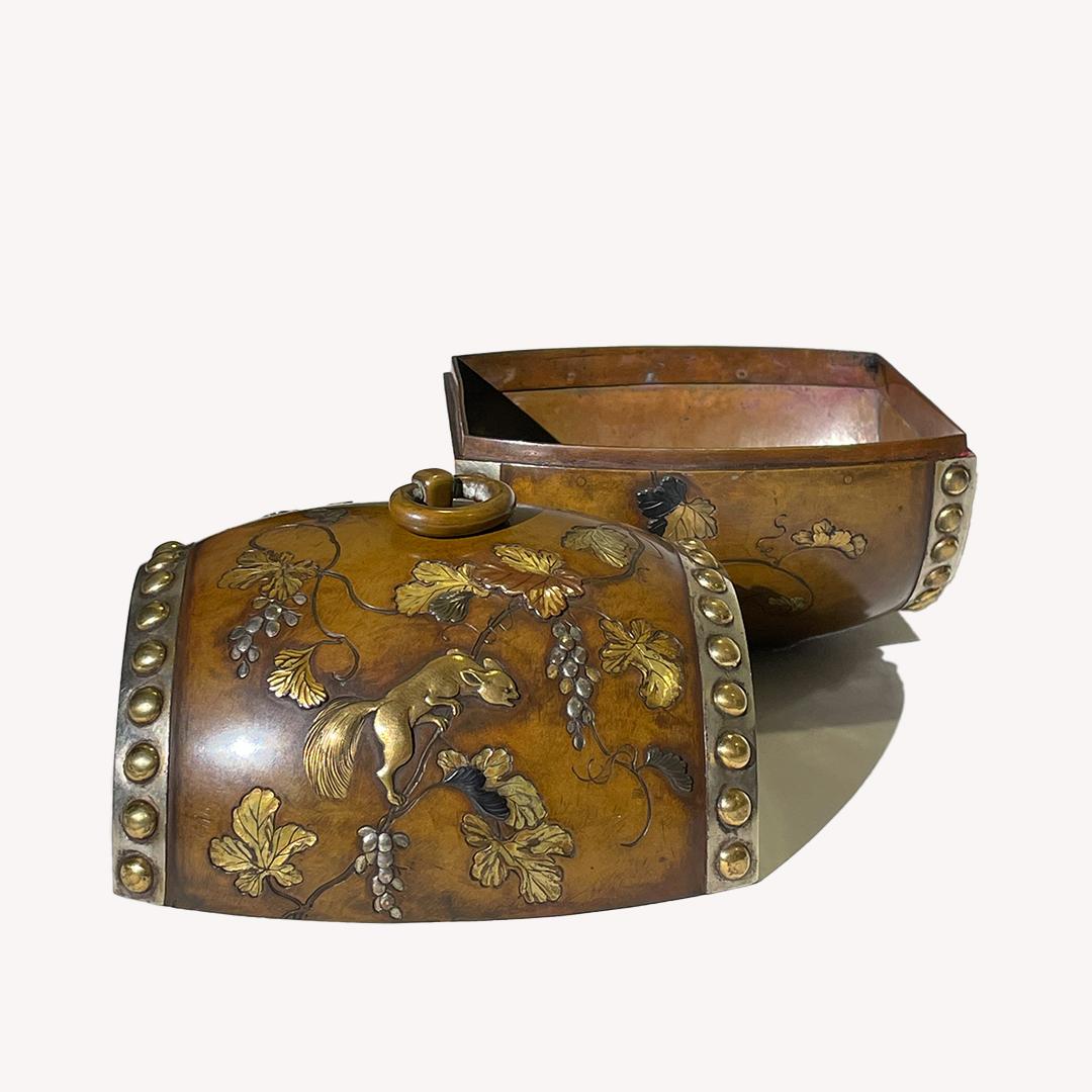 Japanese Antique Drum-Shaped Bronze Box, Meiji Period For Sale 3