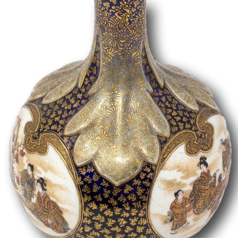 Vase japonais ancien en faïence Satsuma de Kinkozan Période Meiji en vente 3