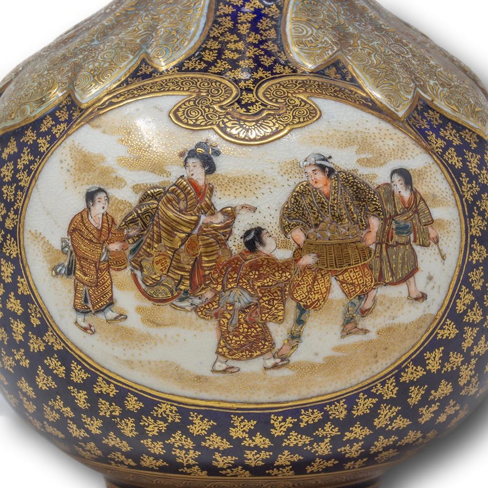 Vase japonais ancien en faïence Satsuma de Kinkozan Période Meiji en vente 7