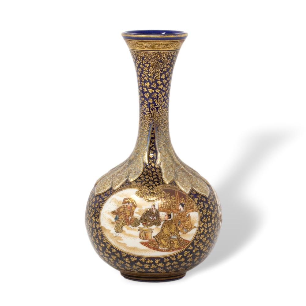 Japonais Vase japonais ancien en faïence Satsuma de Kinkozan Période Meiji en vente