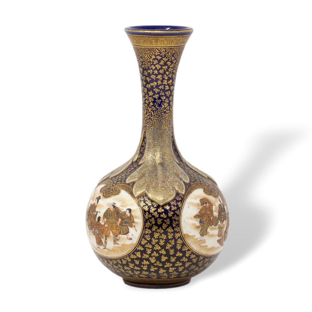 Vase japonais ancien en faïence Satsuma de Kinkozan Période Meiji en vente 1