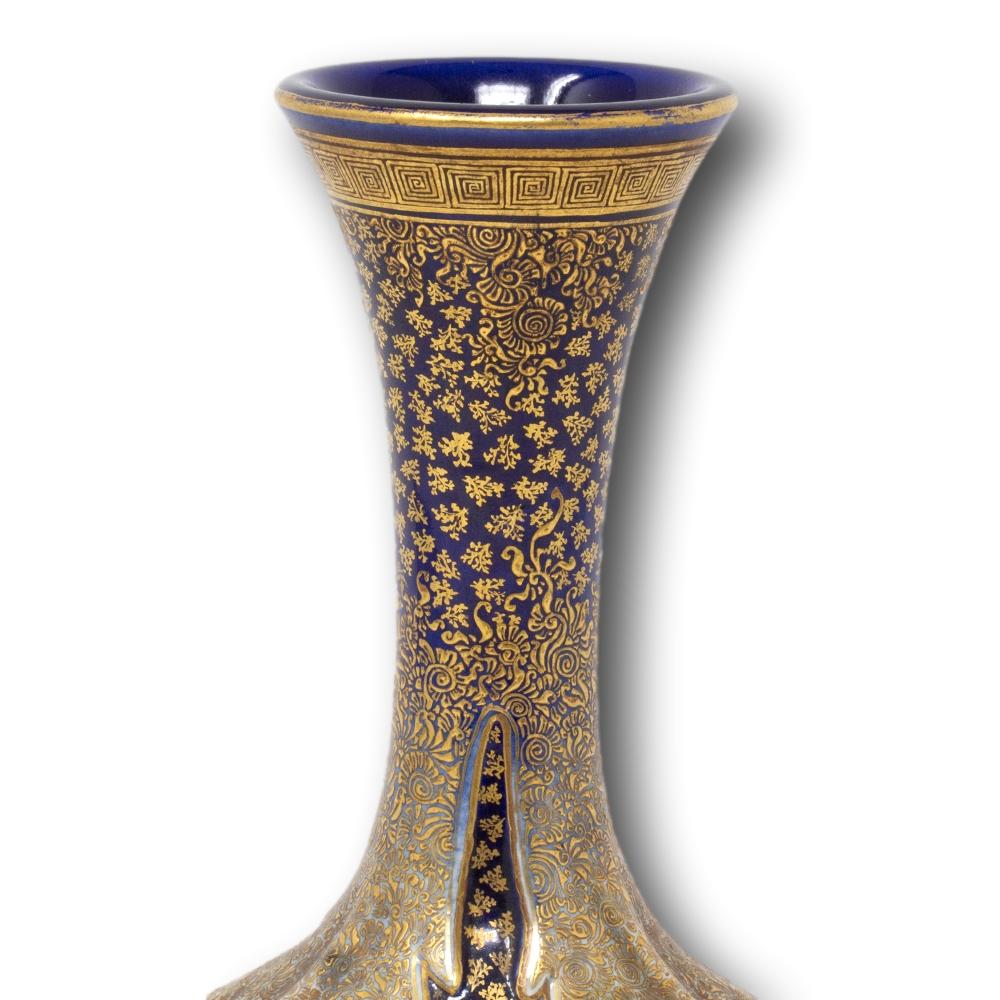 Vase japonais ancien en faïence Satsuma de Kinkozan Période Meiji en vente 2