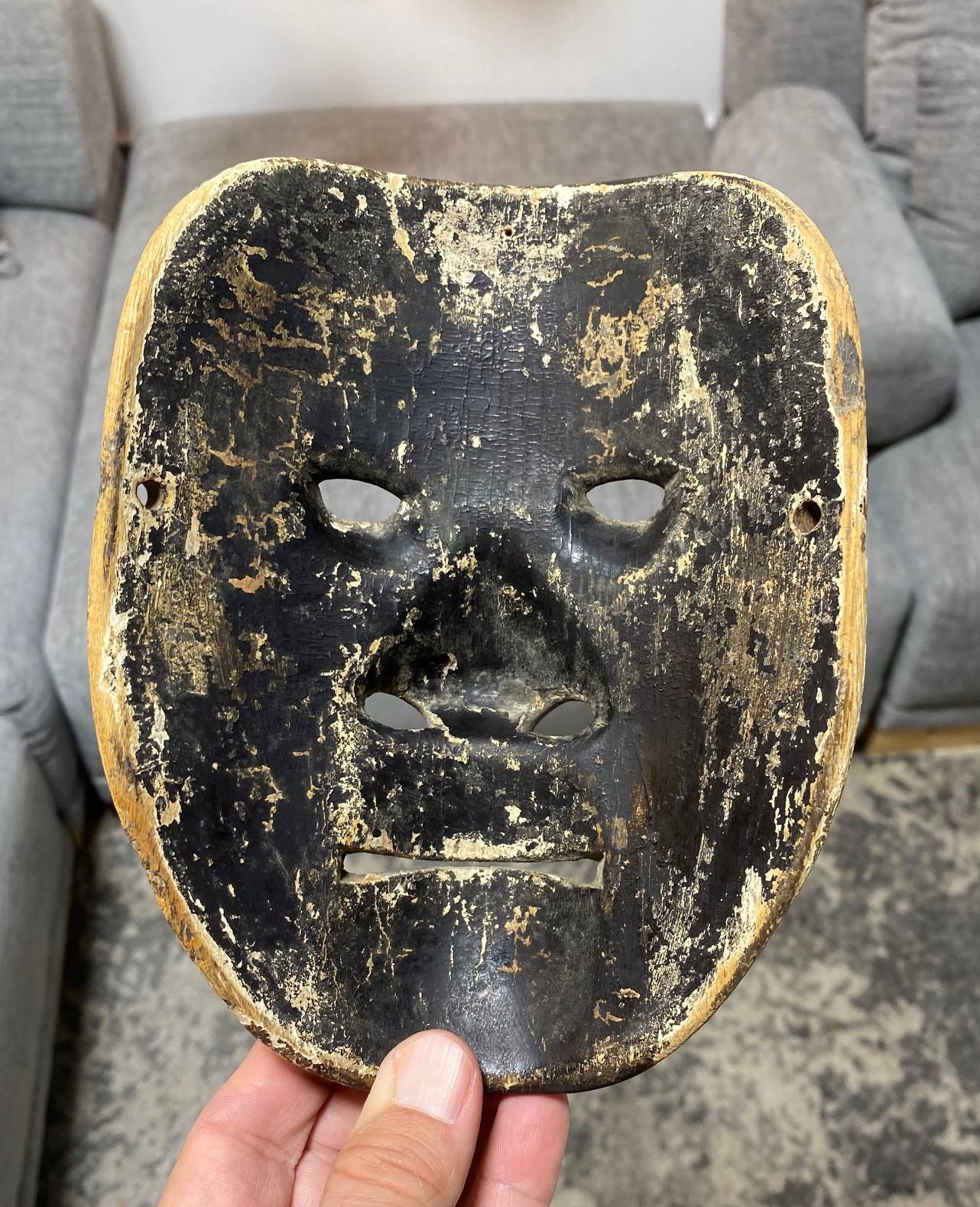 Japanische antike handgeschnitzte Edo-Theatermaske aus Holz, Otobide, 17.-18. Jahrhundert im Angebot 10