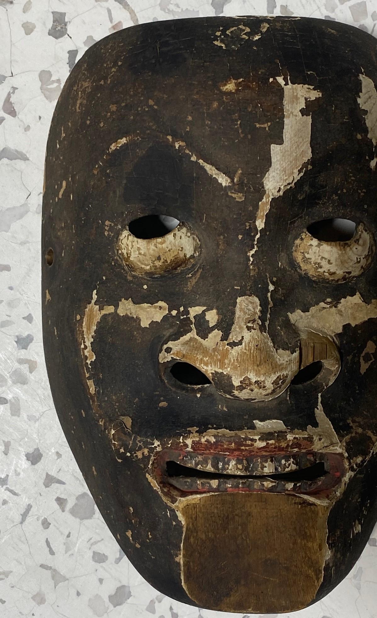 Japanische antike handgeschnitzte Edo-Theatermaske aus Holz, Otobide, 17.-18. Jahrhundert im Zustand „Gut“ im Angebot in Studio City, CA