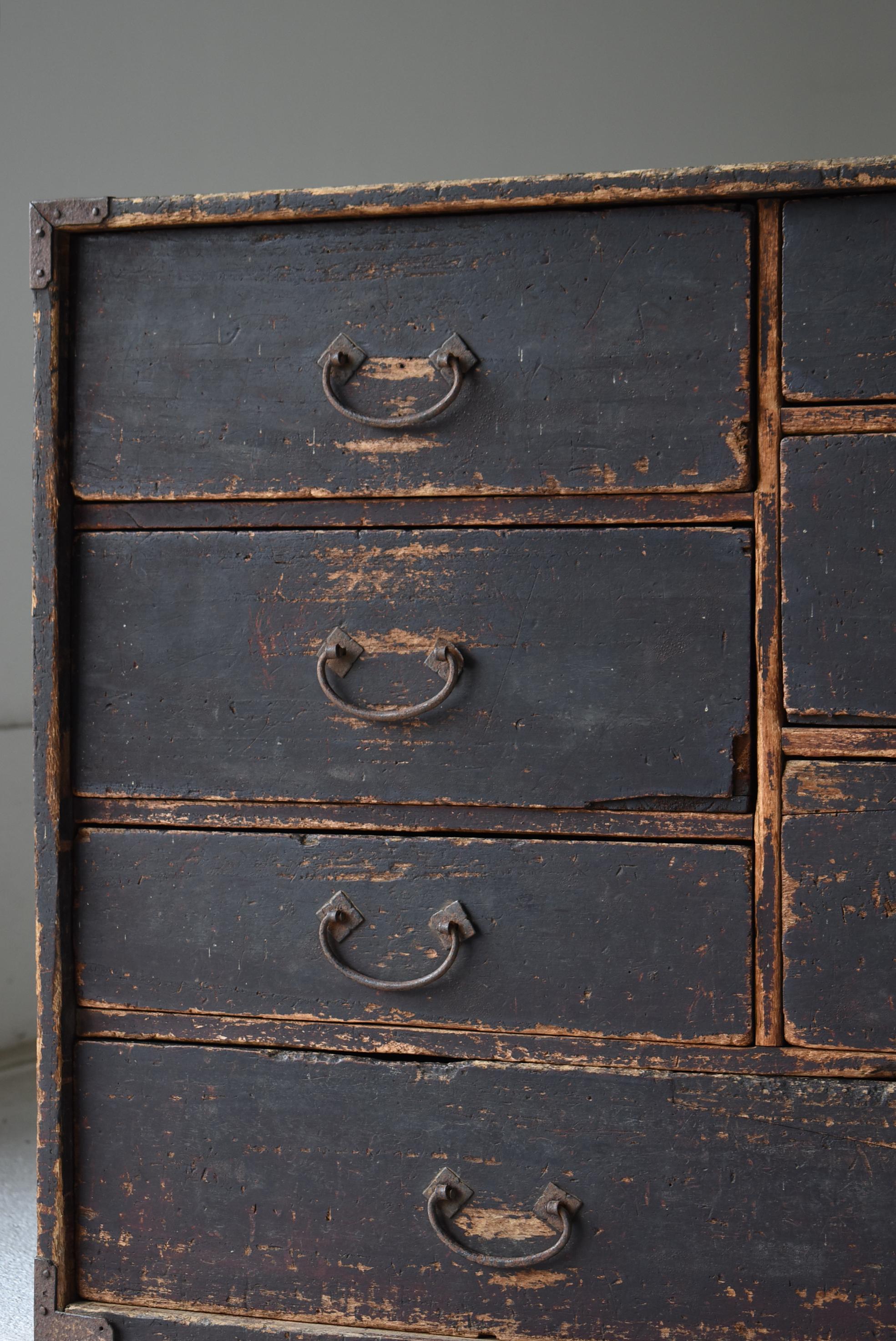Metà XIX secolo Japanese Antique Edo period Drawer Chest 1830s-1844s / Sideboard Tansu Wabisabi in vendita