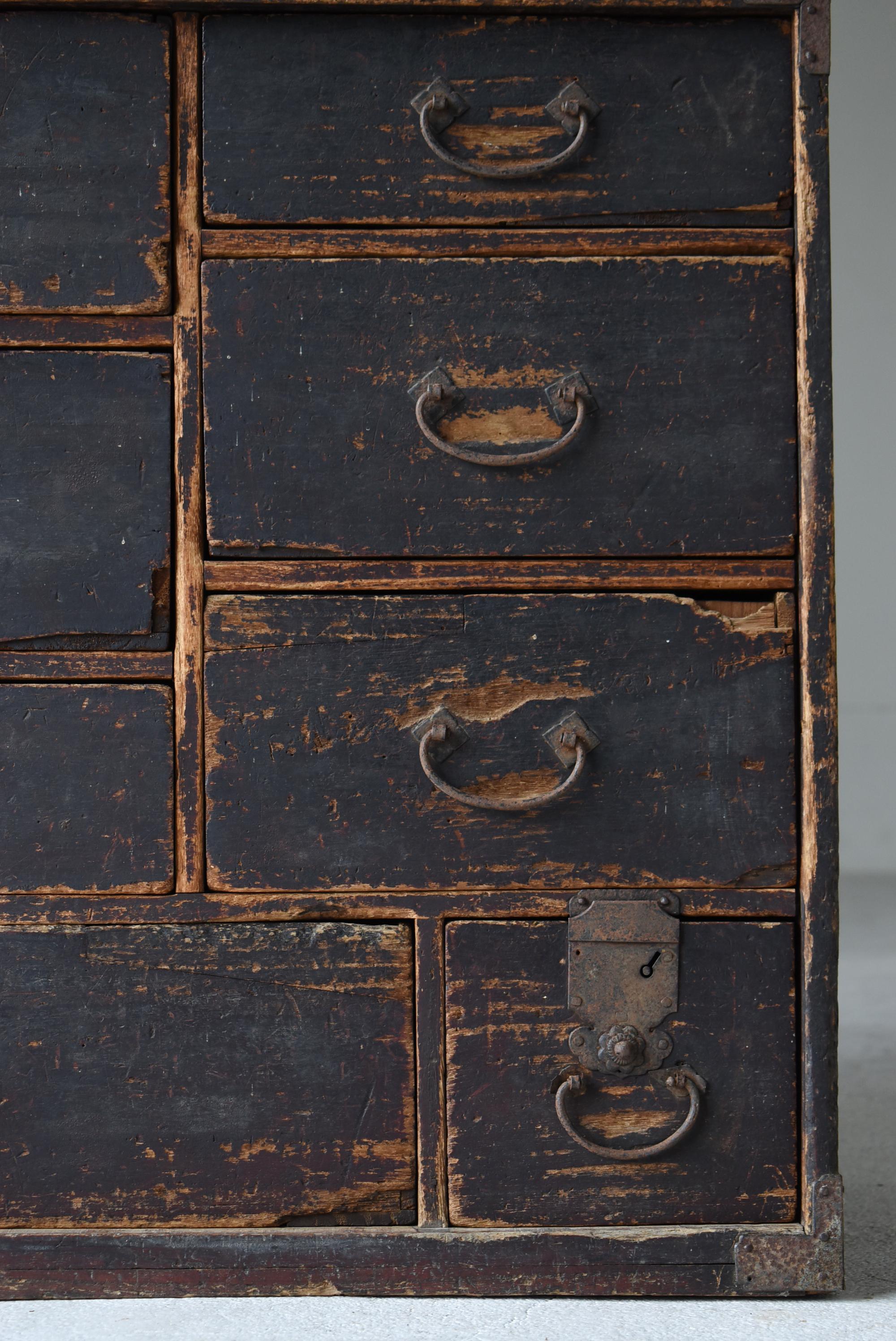 Ferro Japanese Antique Edo period Drawer Chest 1830s-1844s / Sideboard Tansu Wabisabi in vendita