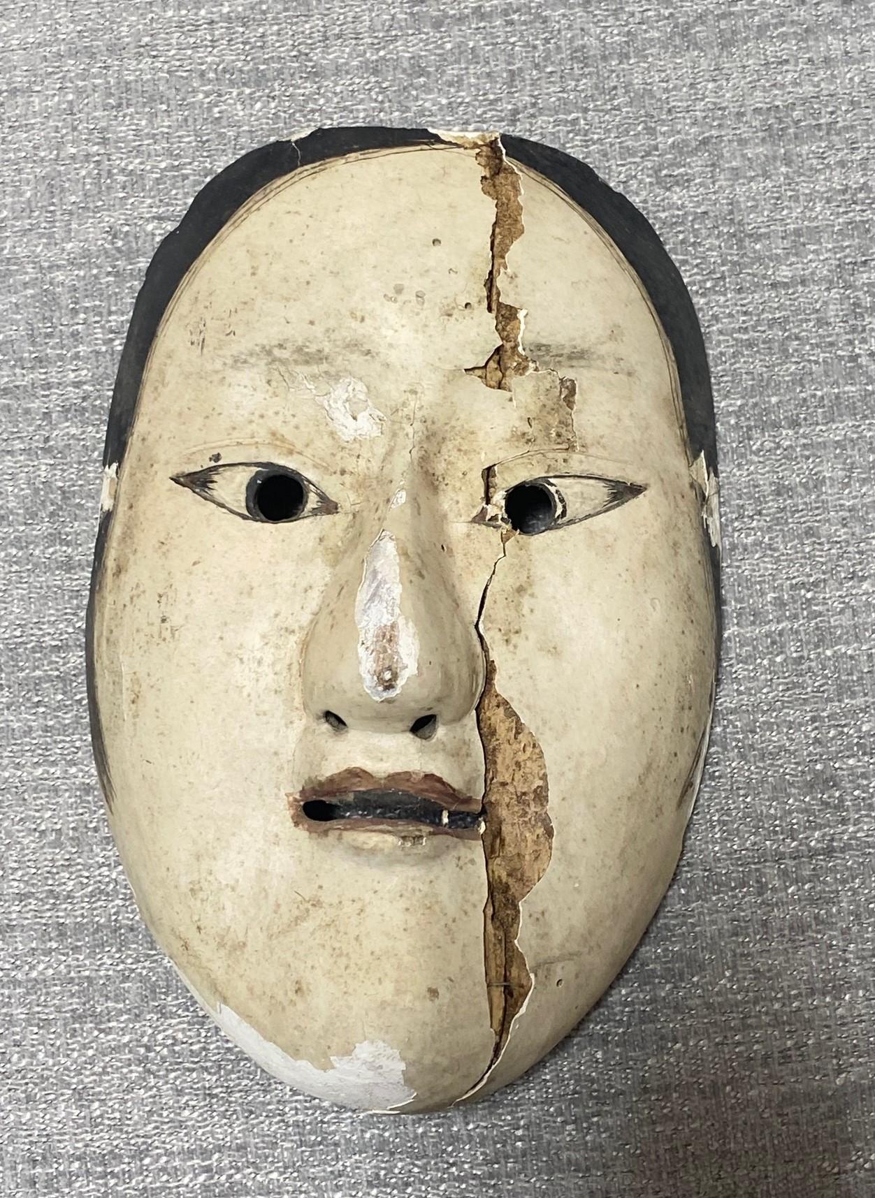 Japanische antike, signierte japanische Edo-Theatermaske aus Holz Noh Ko-Omote, 17.-18. Jahrhundert im Angebot 6