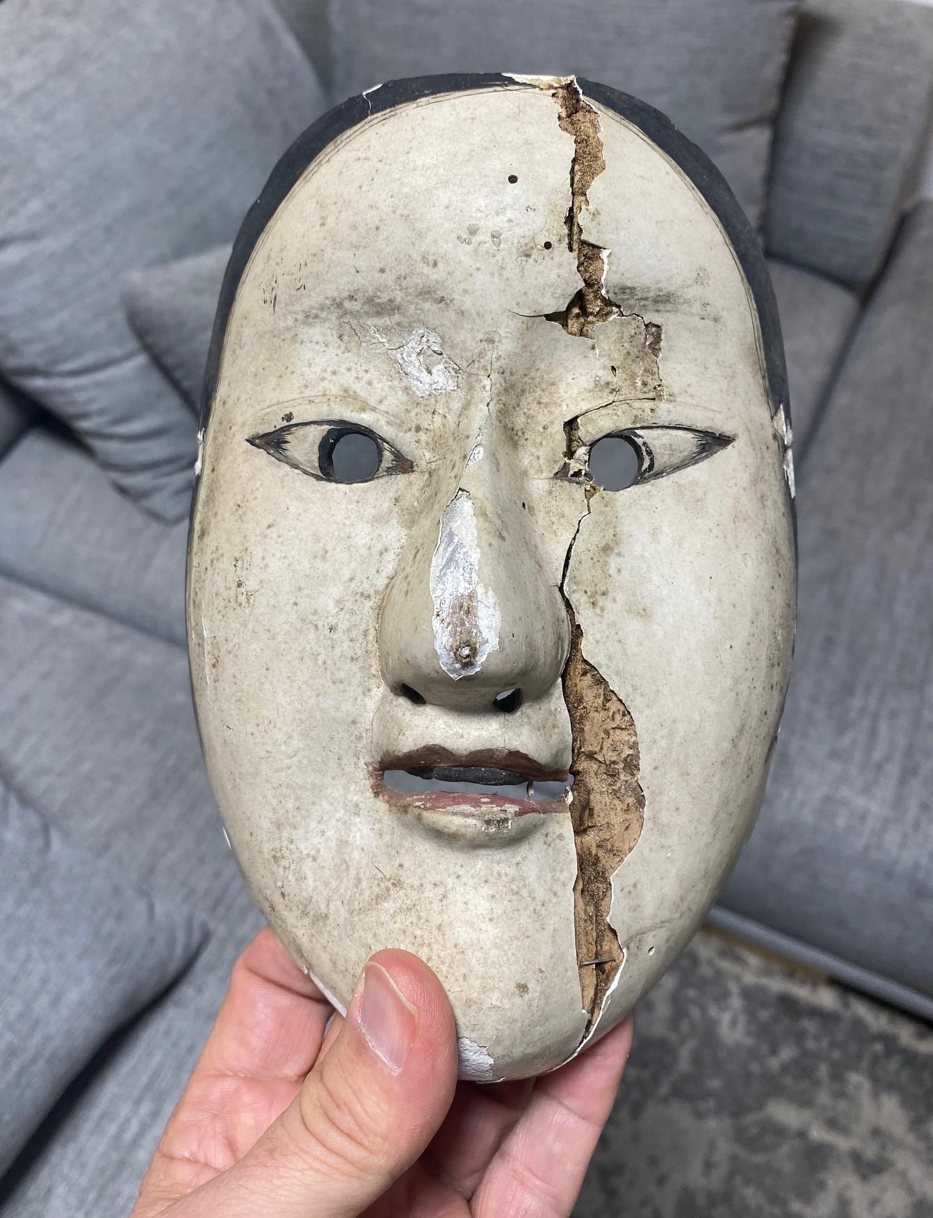 Masque de théâtre japonais ancien en bois signé Edo Noh Ko-Omote 17ème-18ème siècle en vente 5