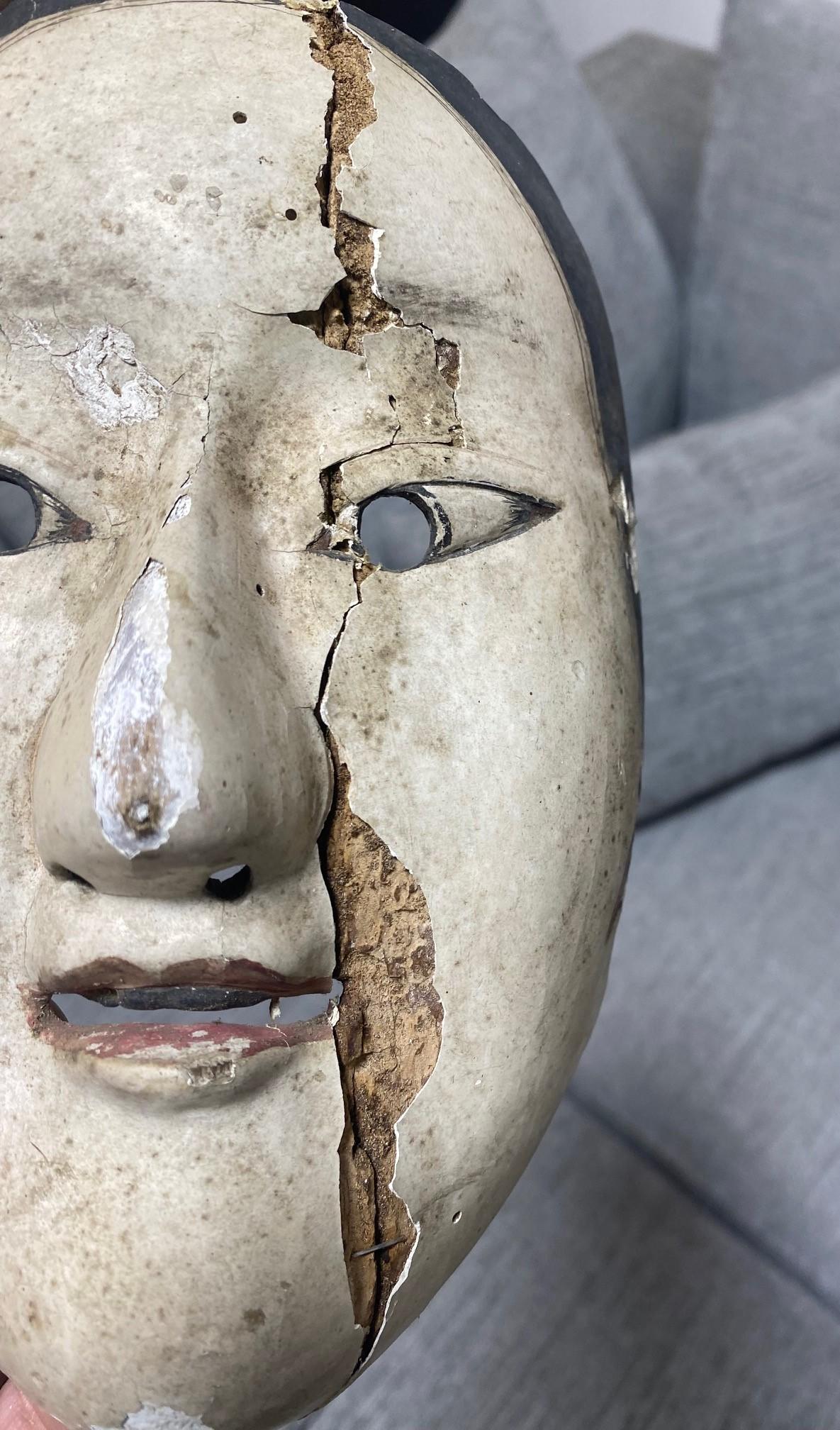 Masque de théâtre japonais ancien en bois signé Edo Noh Ko-Omote 17ème-18ème siècle en vente 12