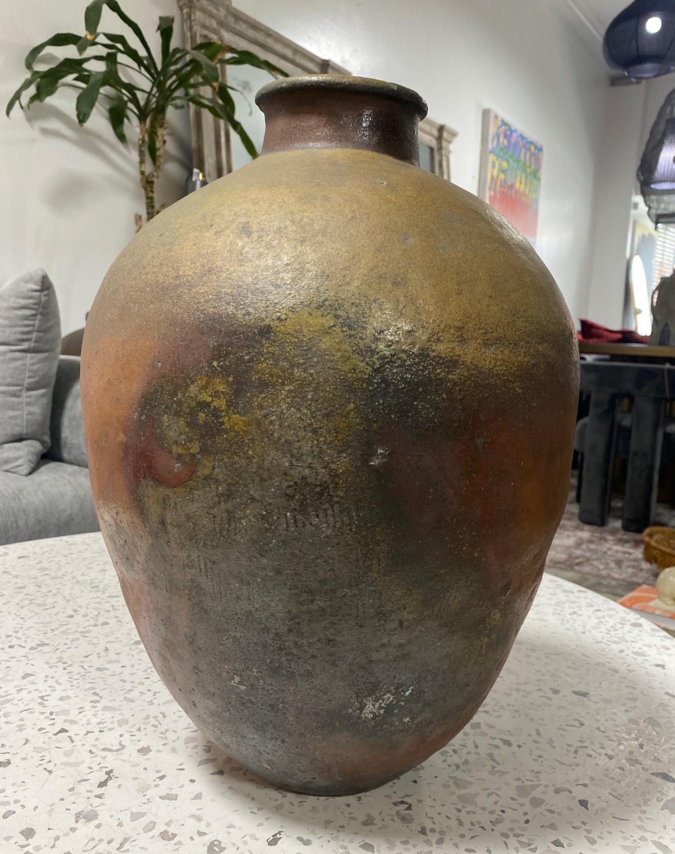 An absolutely stunning Bizen ware stoneware vase/tsubo jar/vessel - produced sometime during the mid to late Edo period (1603-1867). Bizen yaki ware is a type of Japanese pottery traditionally from the Bizen province, presently a part of Okayama