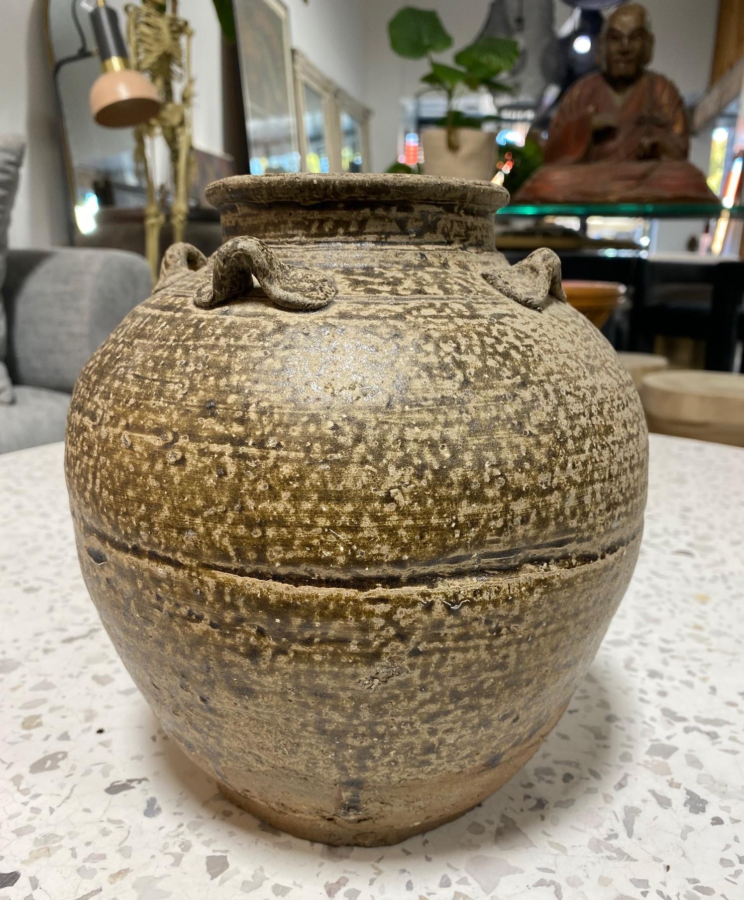 A beautiful Tamba (Tanba) ware (or Sigaraki ware) Japanese pottery vase/jar/pot - produced sometime during the Edo Period (1603-1867). Tamba-yaki ware is a type of Japanese pottery and ceramics produced in Sasayama and Tachikui in Hyogo Prefecture,