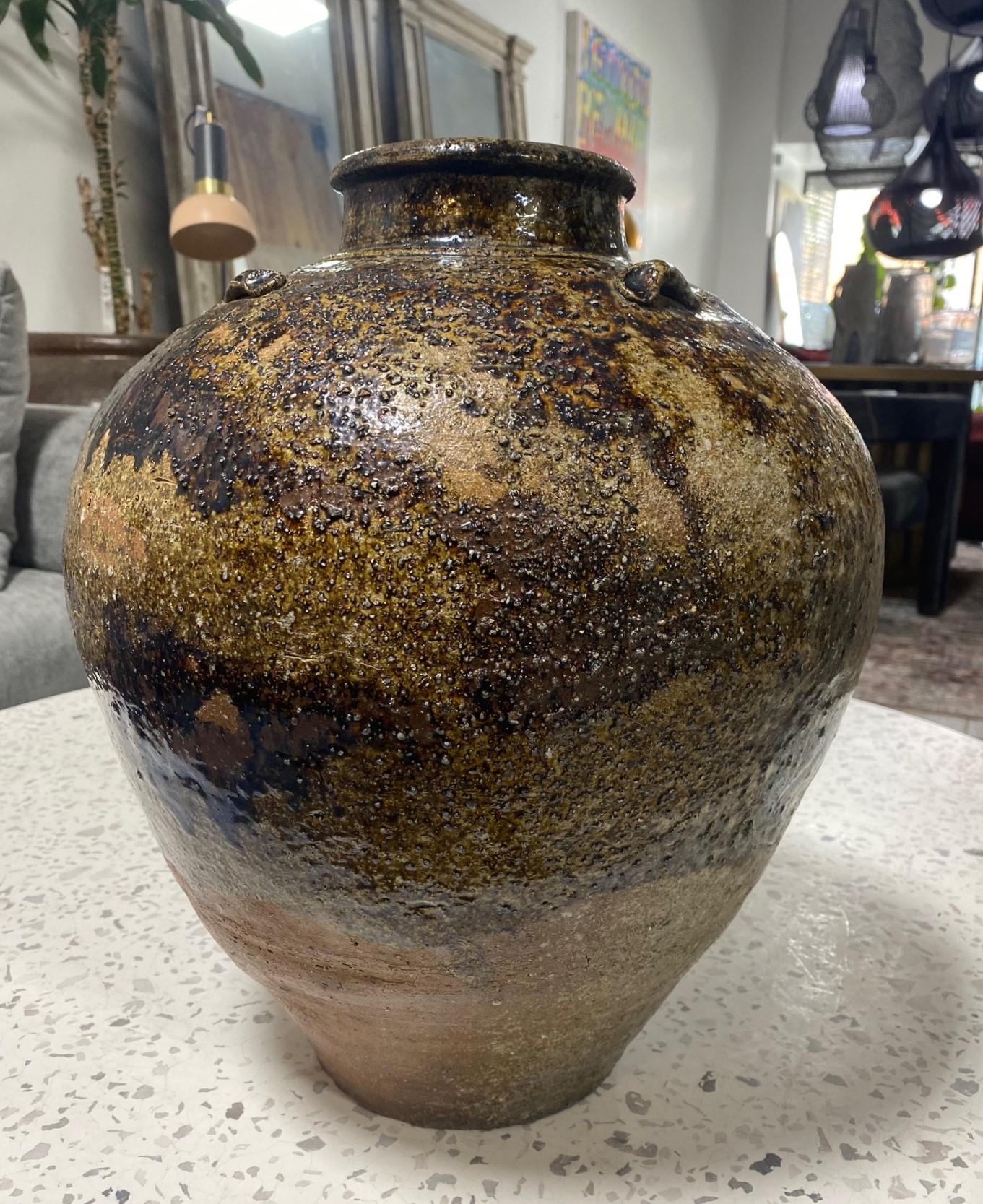An absolutely stunning Tamba (Tanba) ware Japanese pottery vase/jar/pot - produced sometime during the Edo Period (1603-1867). Tamba-yaki ware is a type of Japanese pottery and ceramics produced in Sasayama and Tachikui in Hyogo Prefecture, Japan.