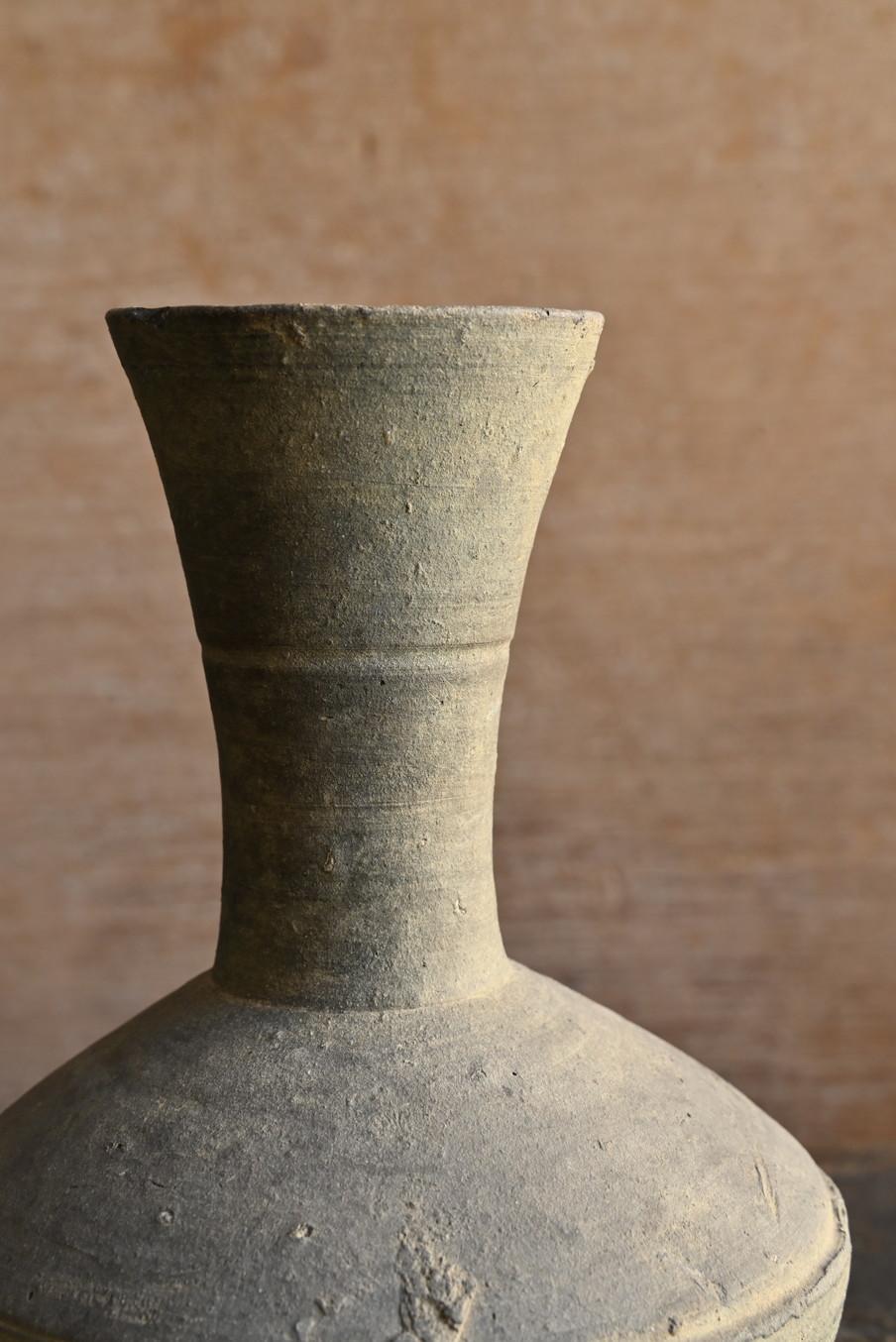 Japanese antique excavated jar / excavated earthenware / “Sueki”/ flower vase For Sale 4