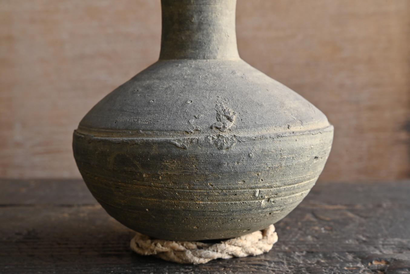 Japanese antique excavated jar / excavated earthenware / “Sueki”/ flower vase For Sale 5