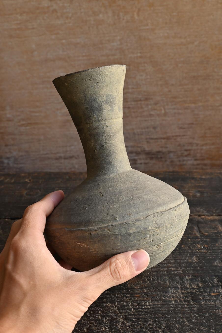 Unglazed Japanese antique excavated jar / excavated earthenware / “Sueki”/ flower vase For Sale