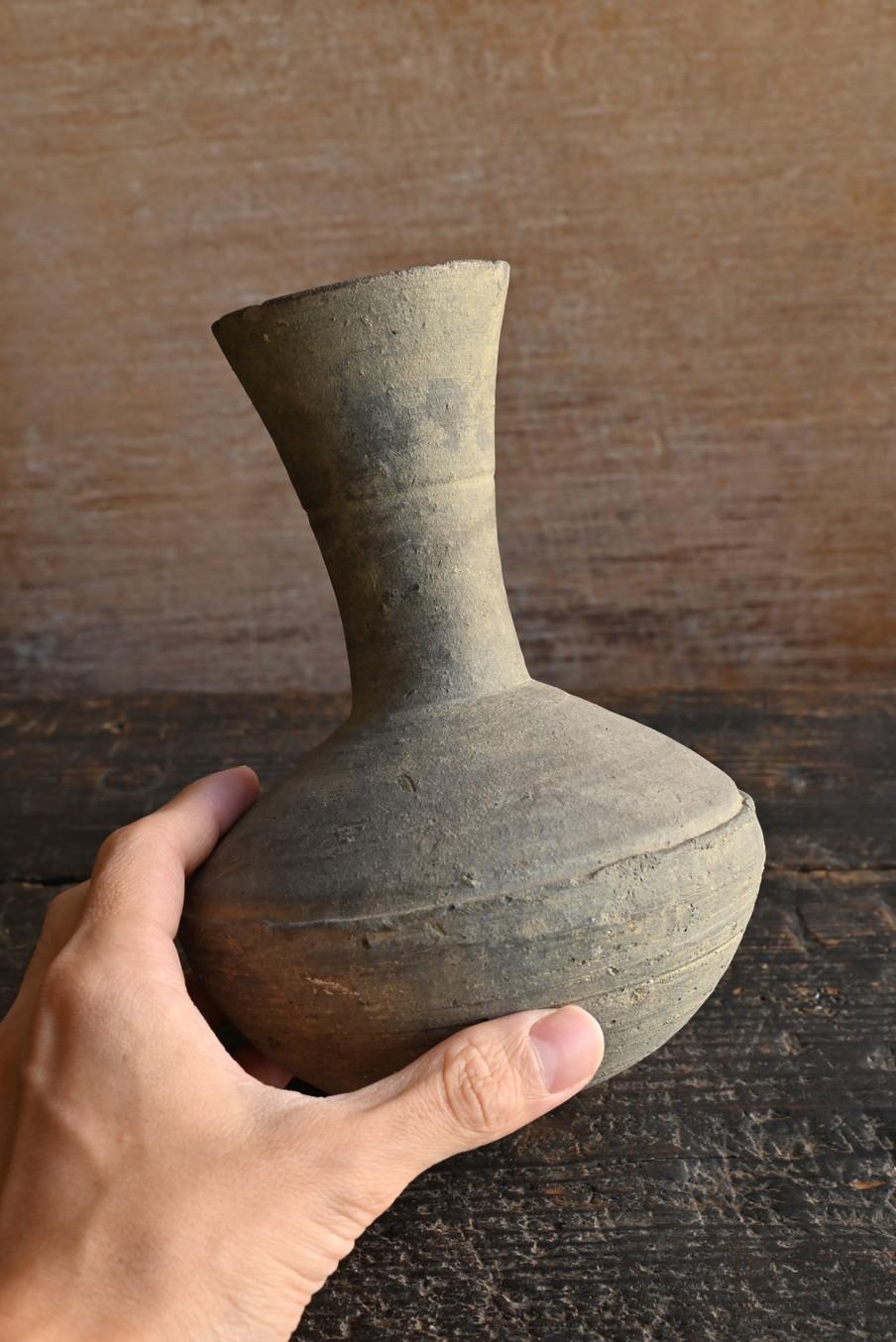 Unglazed Japanese antique excavated jar / excavated earthenware / “Sueki”/ flower vase