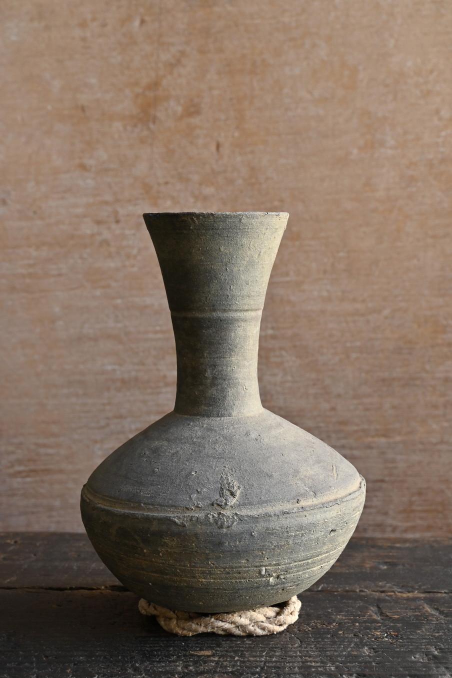 Non vernissé Jarre ancienne japonaise / faïence excavée / Sueki/ vase à fleurs en vente