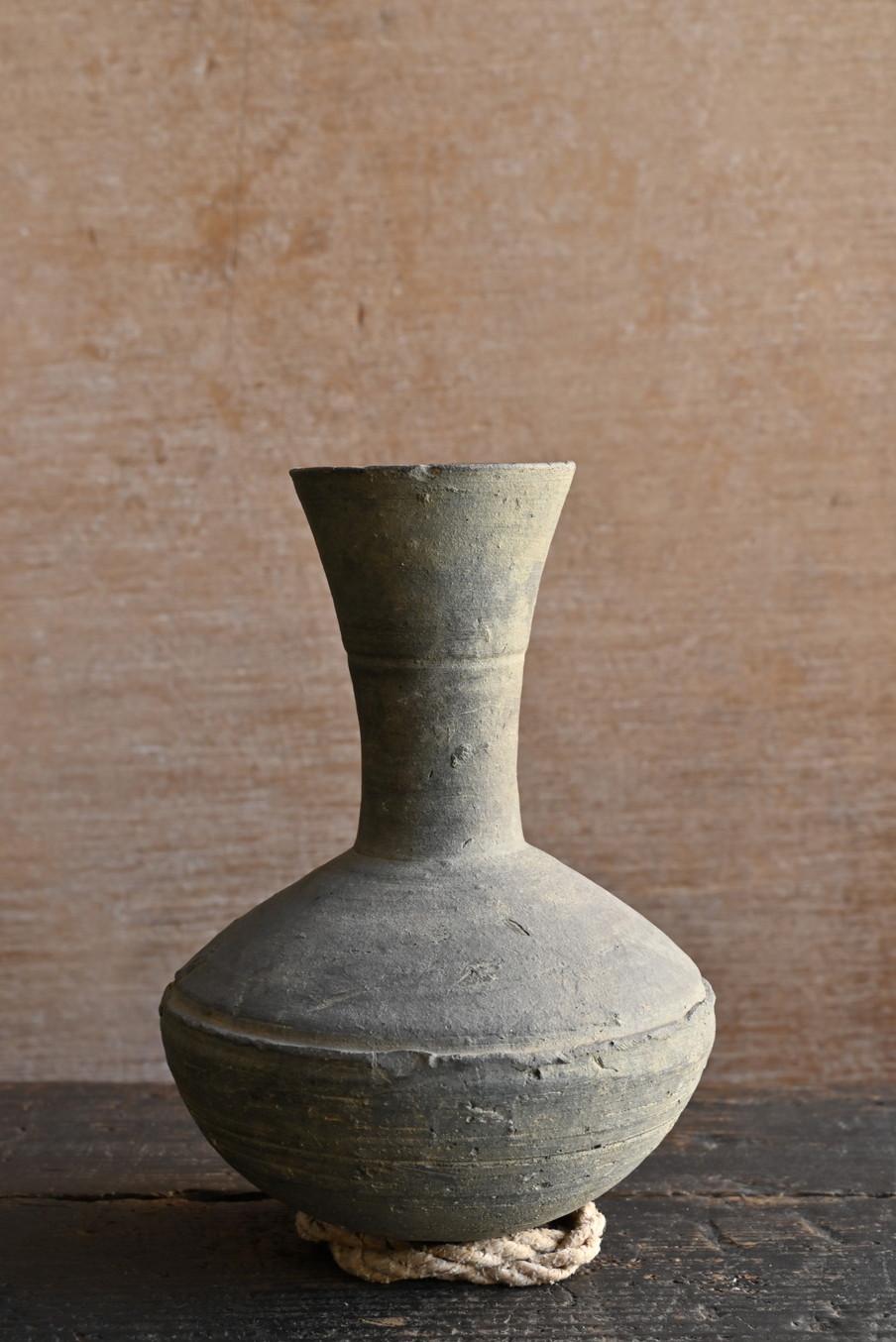 Japanischer antiker ausgegrabener Krug / ausgegrabenes Steingut / Sueki/ Blumenvase (18. Jahrhundert und früher) im Angebot