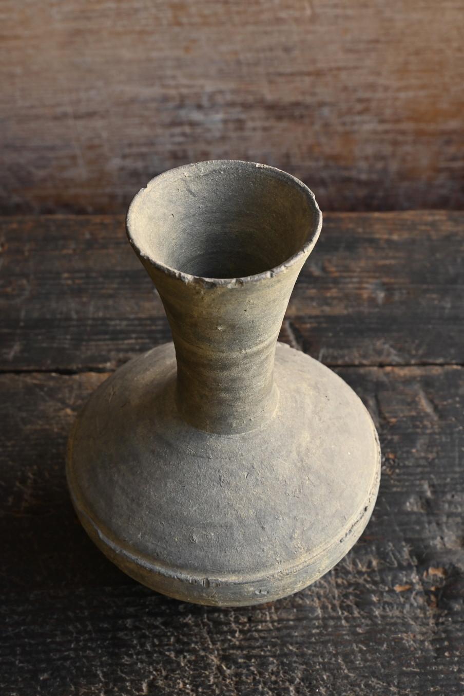 Japanese antique excavated jar / excavated earthenware / “Sueki”/ flower vase For Sale 1