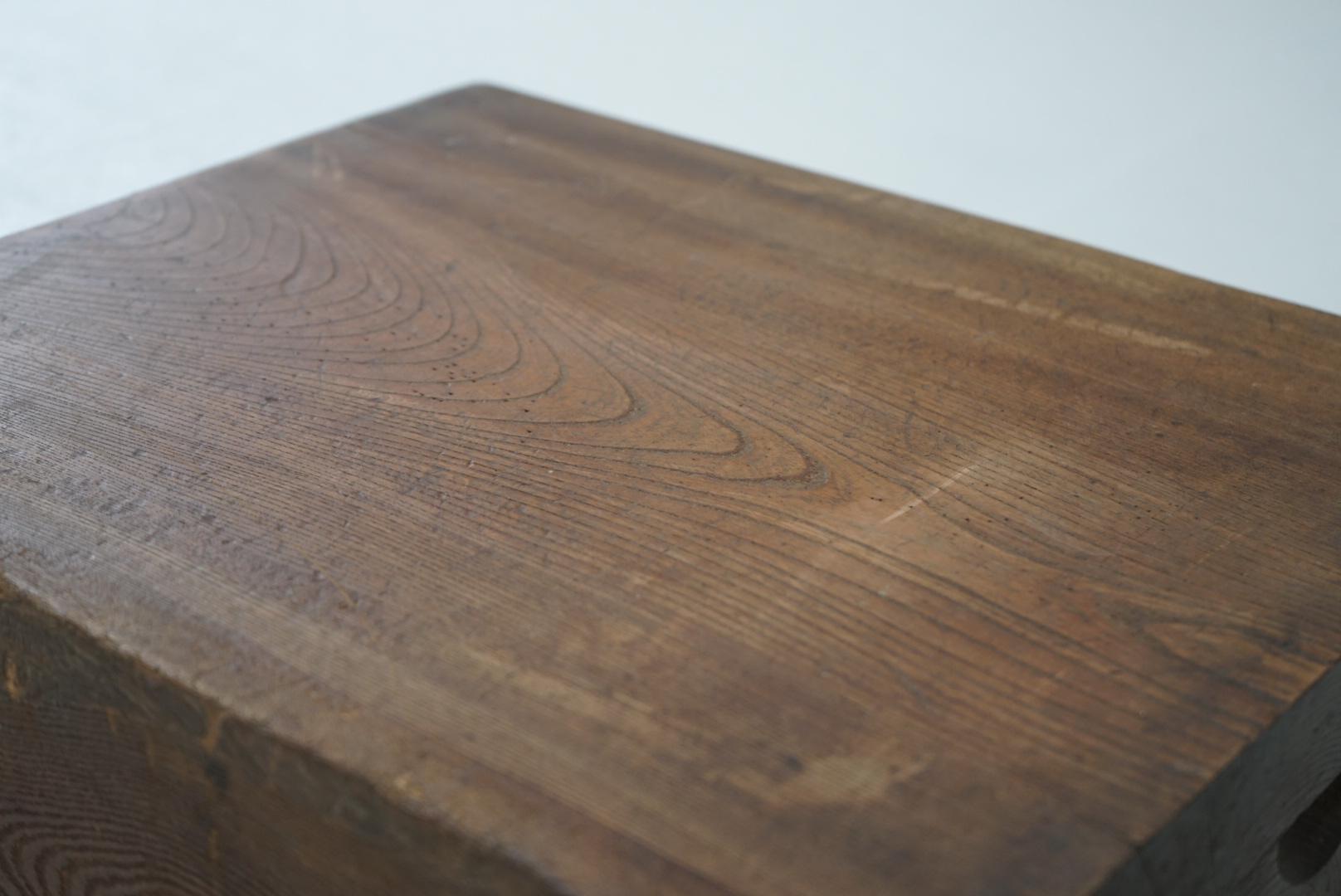 Japanese Antique Exhibition stand Solid wood Zelkova wood Wabi-Sabi In Good Condition For Sale In Chiba, Chiba
