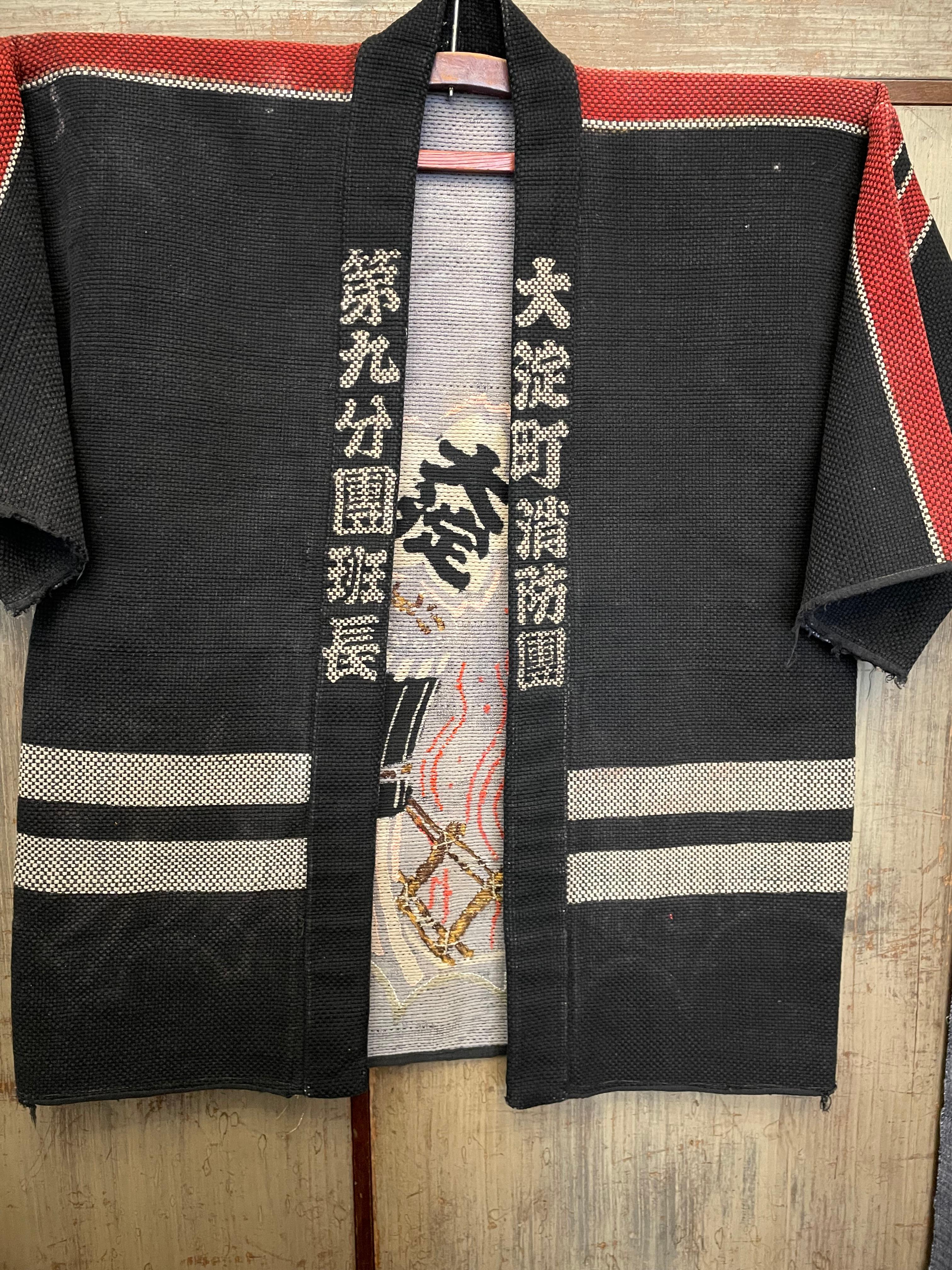 This Sashiko b(h)anten was made around 1950 in Showa era in Japan. 
On the front, it is written 'Member of fire brigade OYodocho' in Japanese.
Oyodocho is the town where is in Nara prefecture in Japan.

Sashiko banten is a hanten for firefighters,