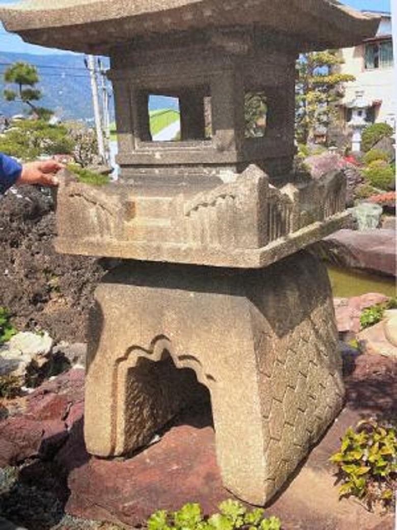 Japanese Tall Antique Five Elements Stone Pagoda- best in class In Good Condition In South Burlington, VT