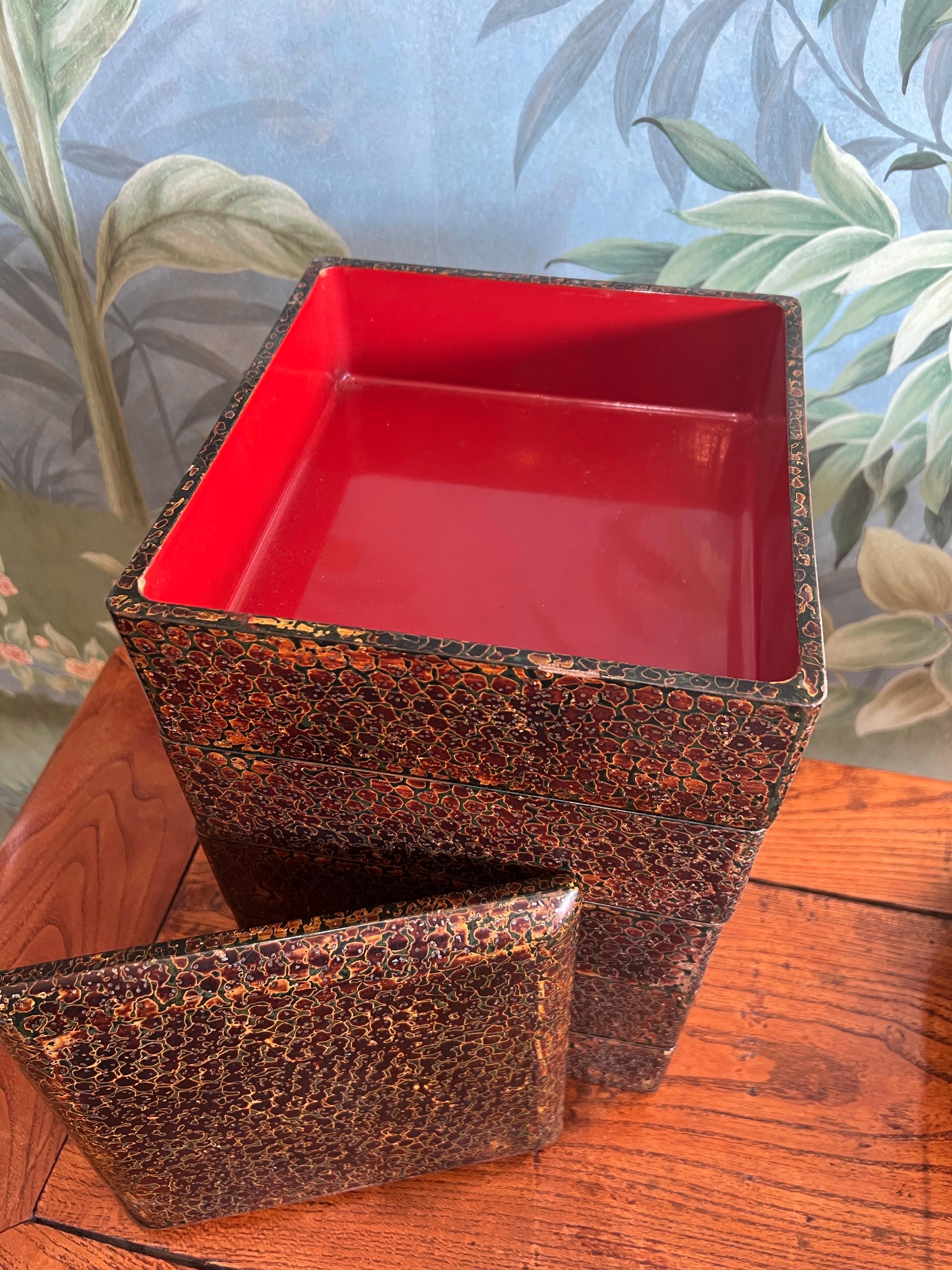 Boîte à bento laquée japonaise ancienne à cinq étages (Jubako) avec finition Tsugaru-nuri en vente 9