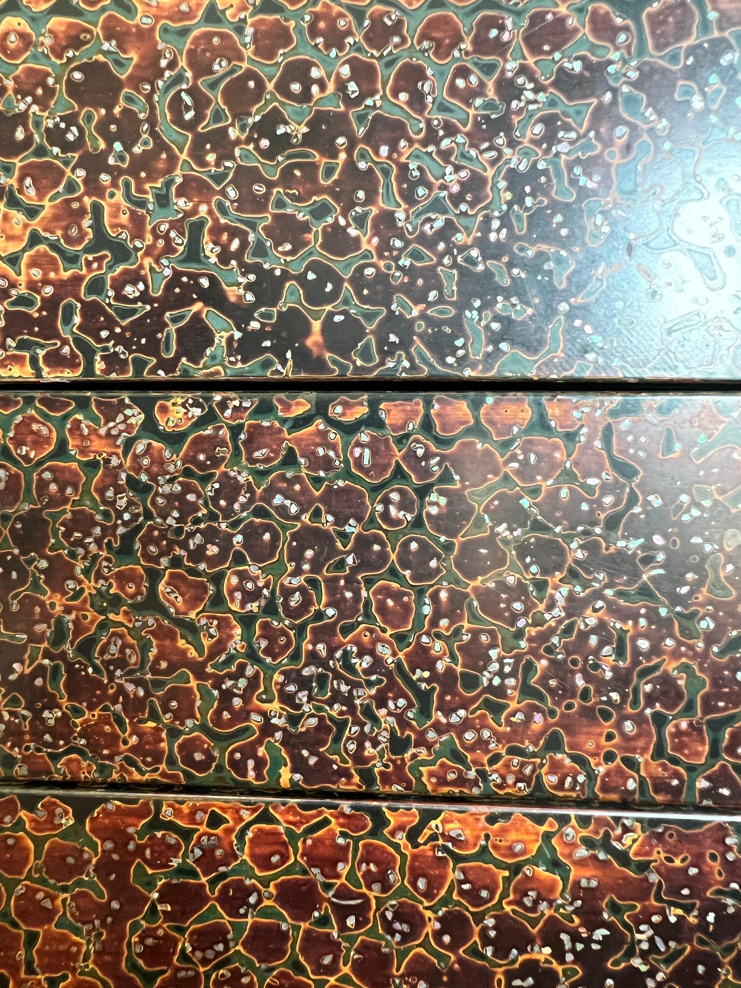 Boîte à bento laquée japonaise ancienne à cinq étages (Jubako) avec finition Tsugaru-nuri en vente 2