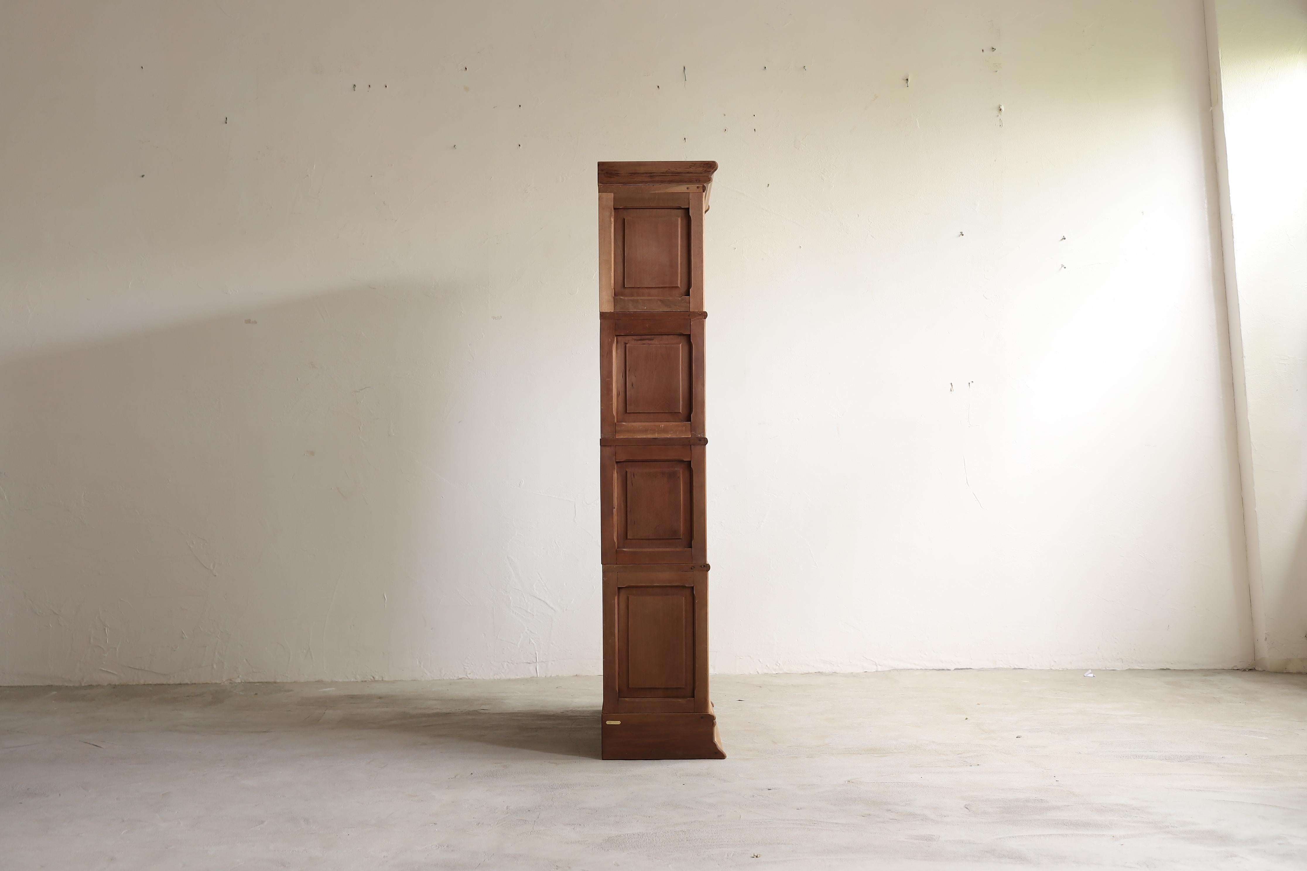 Bois Étagère de rangement de porte à rabat japonaise ancienne, Wabi Sabi, Japandi en vente