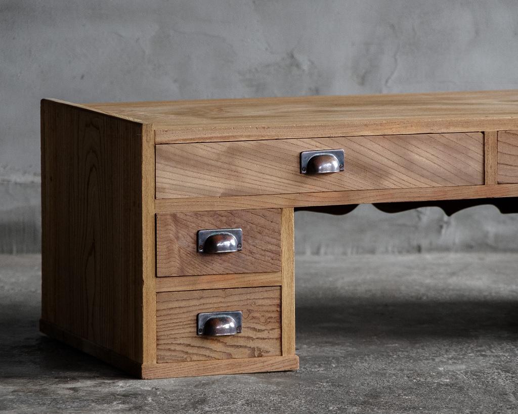 Japanese Antique Floor Writing Desk, Taisho Era (1912-1926), Wabi Sabi In Good Condition In Hitachiomiya-shi, 08