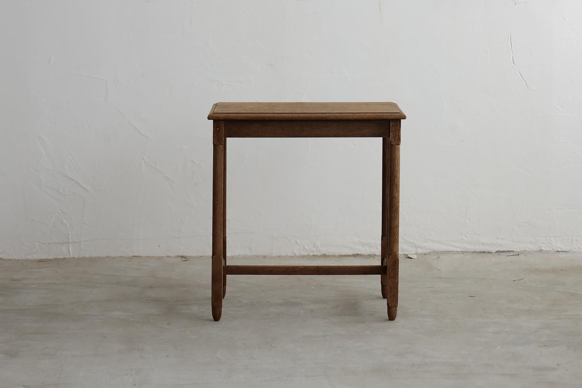 Introducing a pinnacle of Japan's Taisho era furniture, this piece exemplifies meticulous craftsmanship akin to sculptural artistry. Adorned with intricate decorations reminiscent of sculptural masterpieces, it is crafted using techniques employed