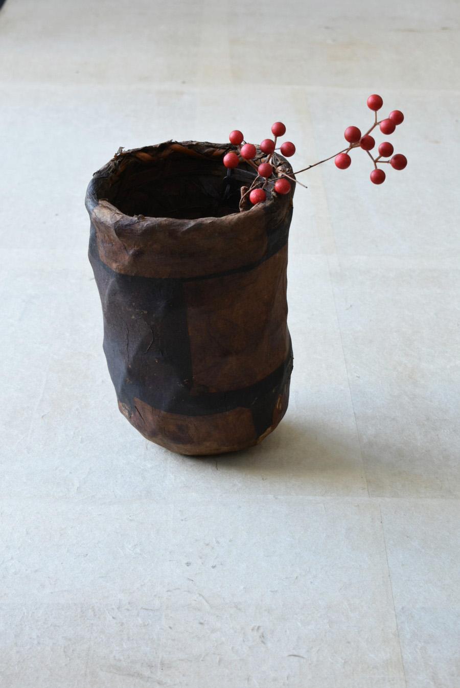 Japanese Antique Flower Vase with Paper Pasted on It./1868-1920/Wabi-Sabi Object In Good Condition In Sammu-shi, Chiba