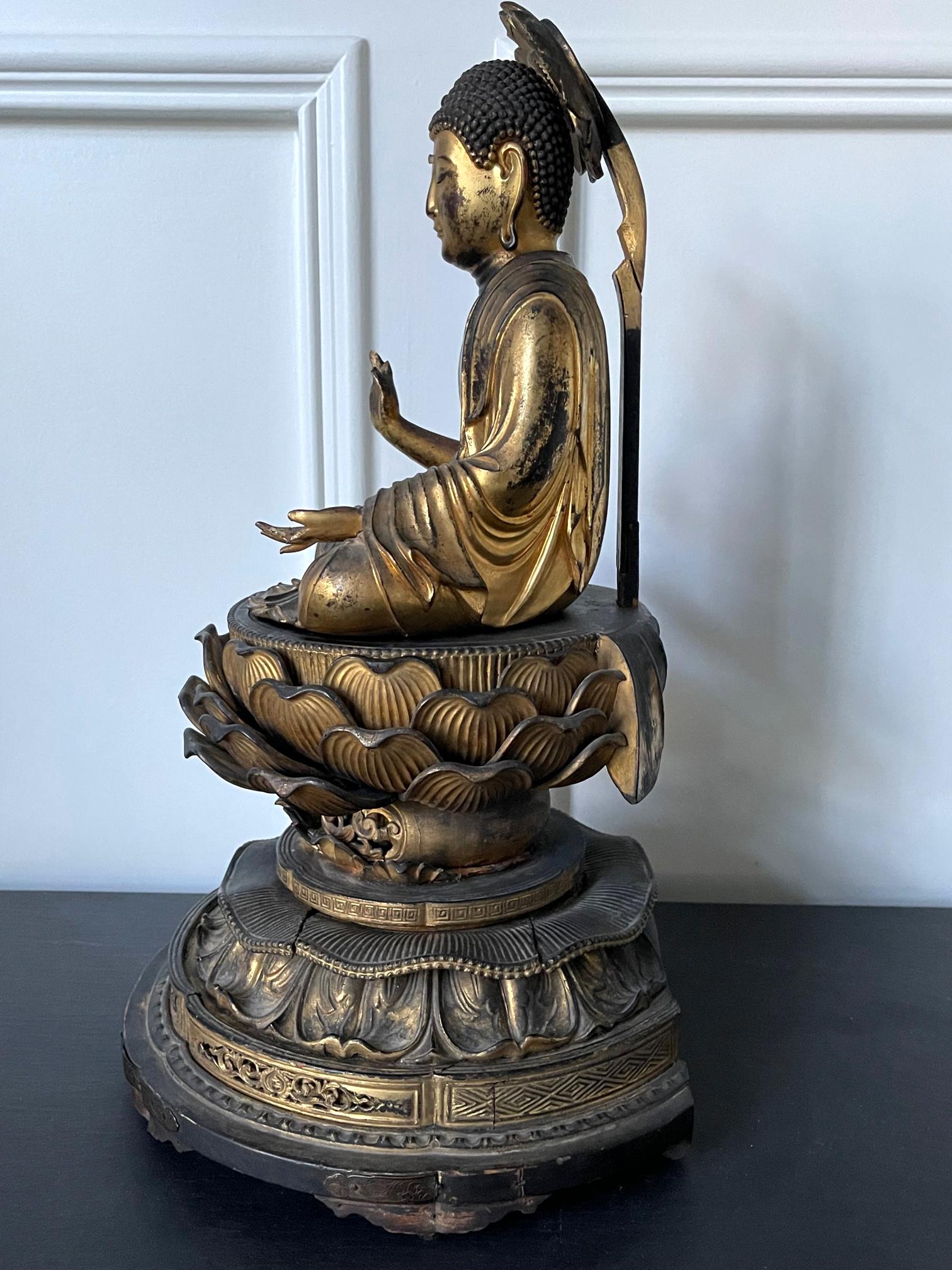 Japanese Antique Gilt Wood Amitabha Buddha on Loctus Throne Statue For Sale 1