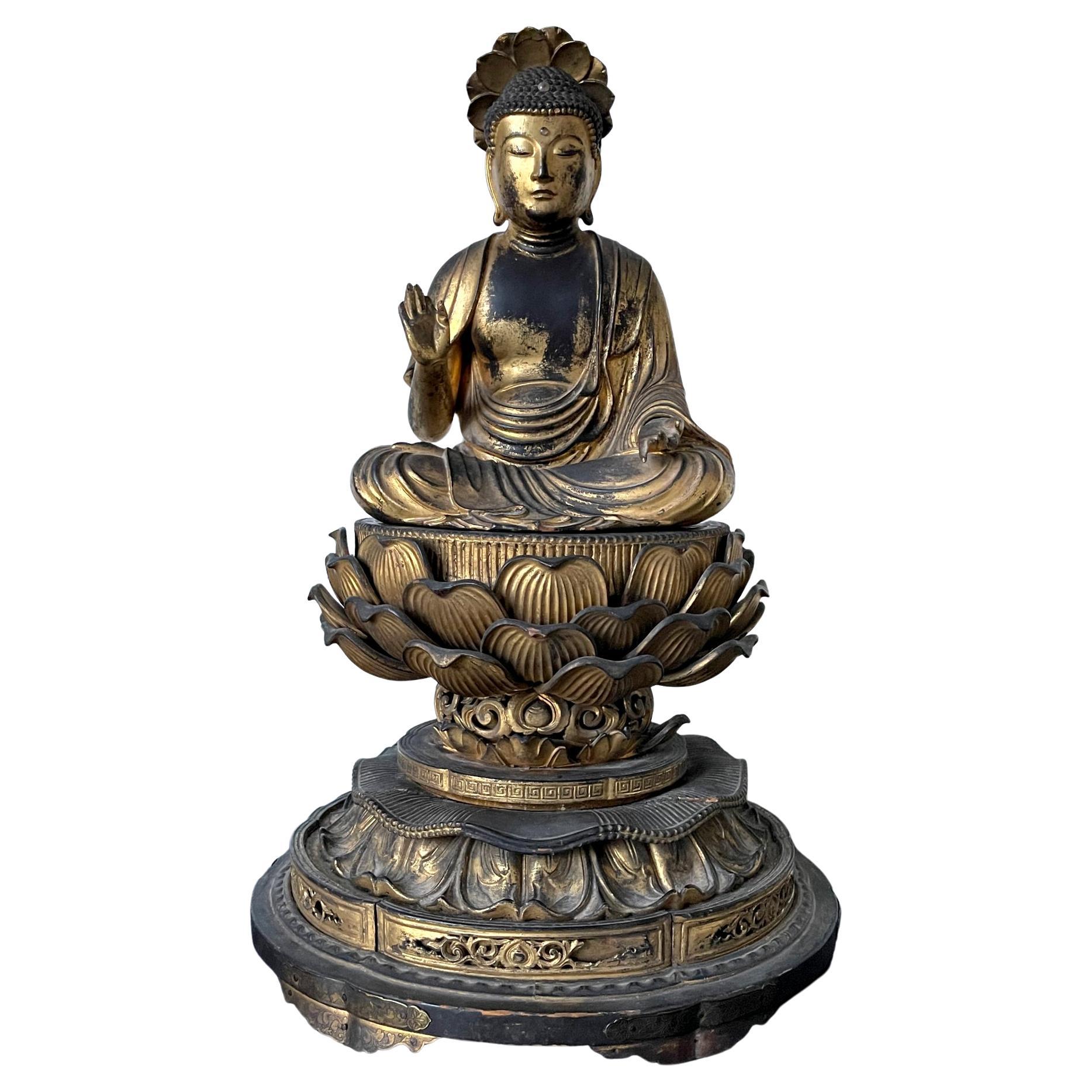 Statue de Bouddha Amitabha en bois doré d'antiquités japonais sur trône de loctus