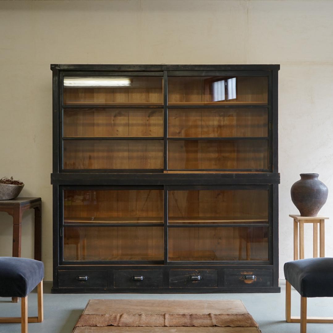 Credenza antica giapponese in vetro Vetrina 1920-1930 Wabi-Sabi in vendita 13