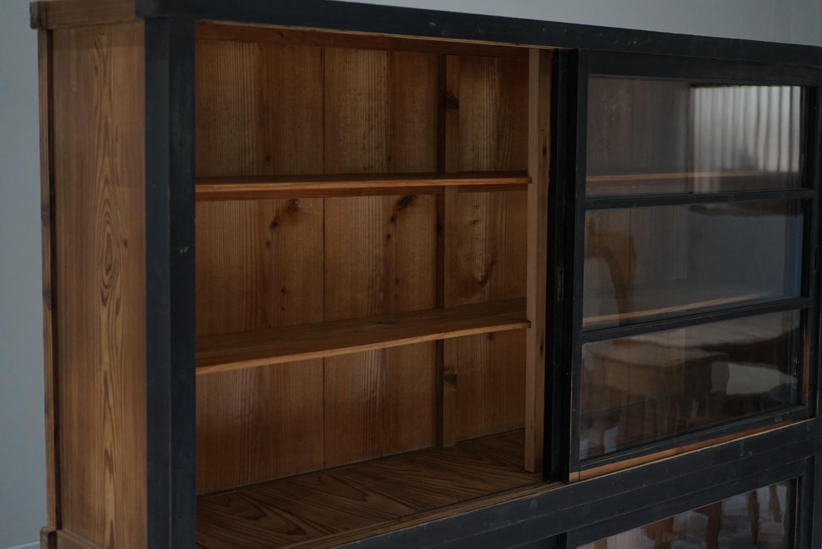 Credenza antica giapponese in vetro Vetrina 1920-1930 Wabi-Sabi In condizioni buone in vendita a Chiba, Chiba