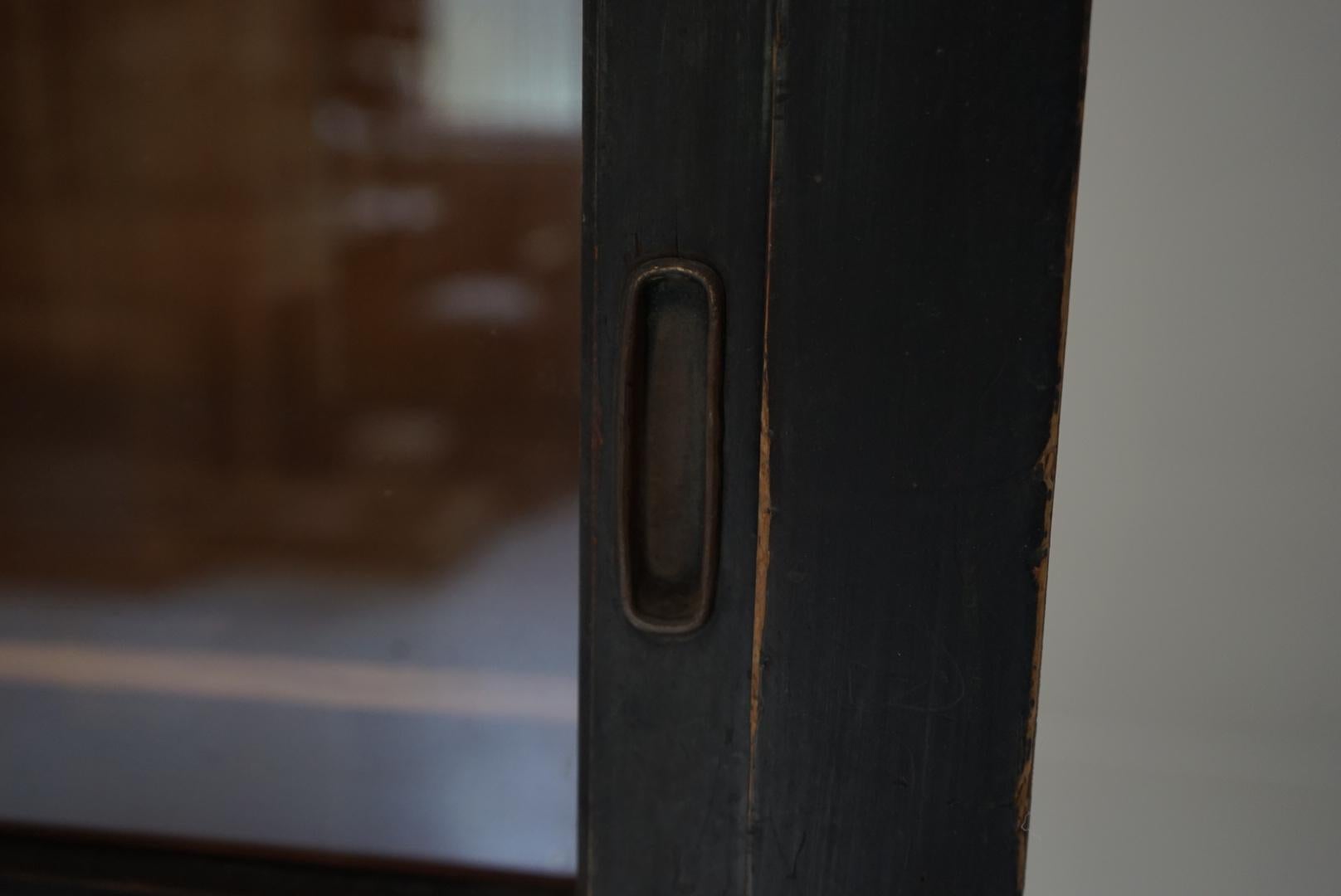 Credenza antica giapponese in vetro Vetrina 1920-1930 Wabi-Sabi in vendita 1