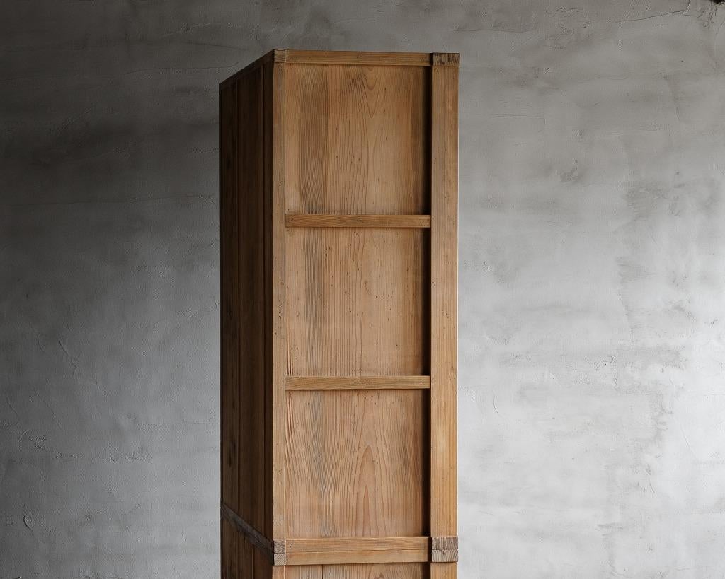 Japanese Antique Cupboard with Eight Drawers, Early Showa Period '1926-' In Good Condition For Sale In Hitachiomiya-shi, 08