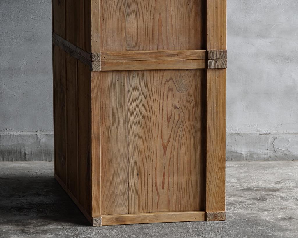20th Century Japanese Antique Cupboard with Eight Drawers, Early Showa Period '1926-' For Sale