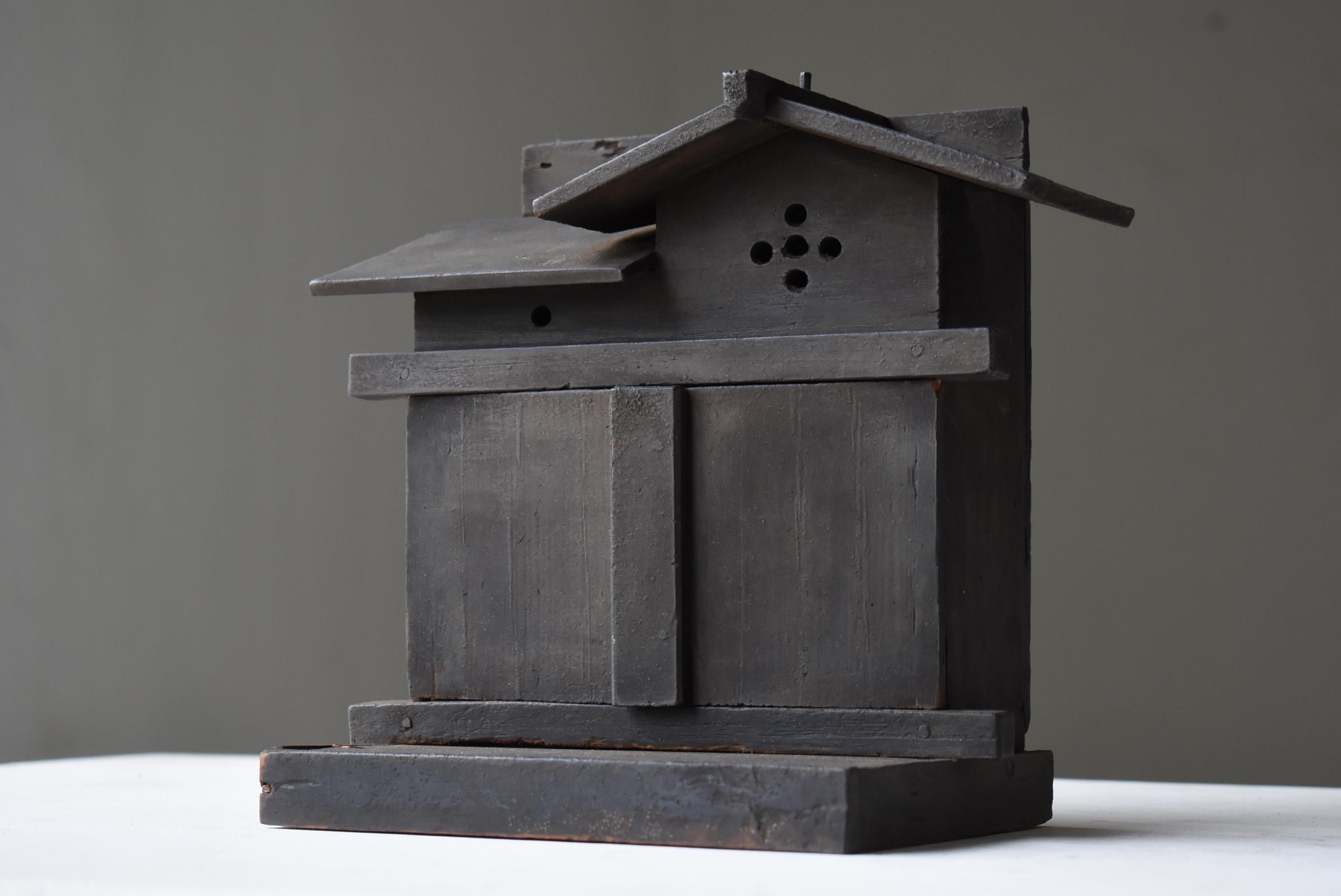 Japanisches antikes God's House-Objekt „Zushi“ 1800er-1860er Jahre / Mingei Wabi Sabi im Zustand „Gut“ im Angebot in Sammu-shi, Chiba