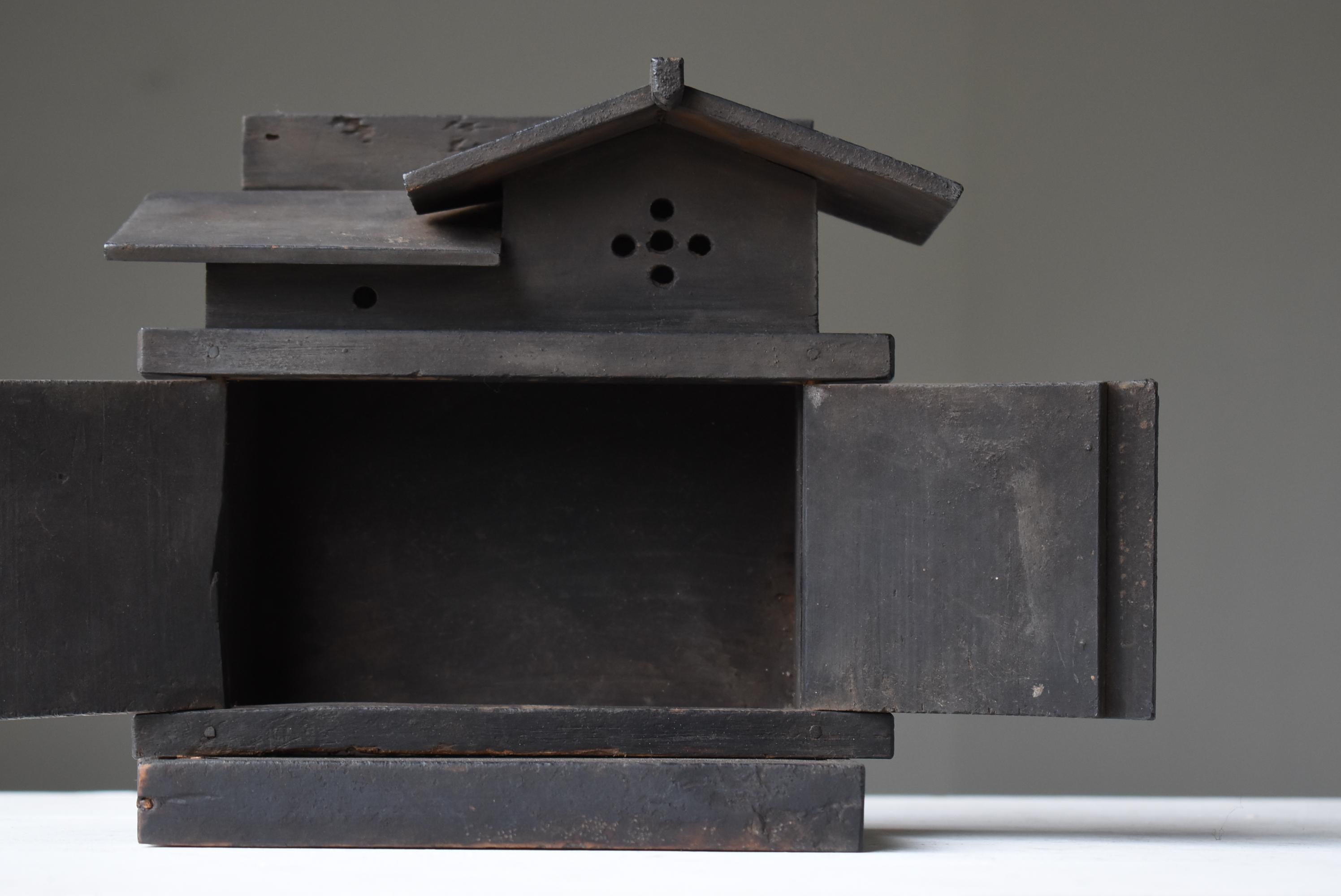 Japanisches antikes God's House-Objekt „Zushi“ 1800er-1860er Jahre / Mingei Wabi Sabi im Angebot 2