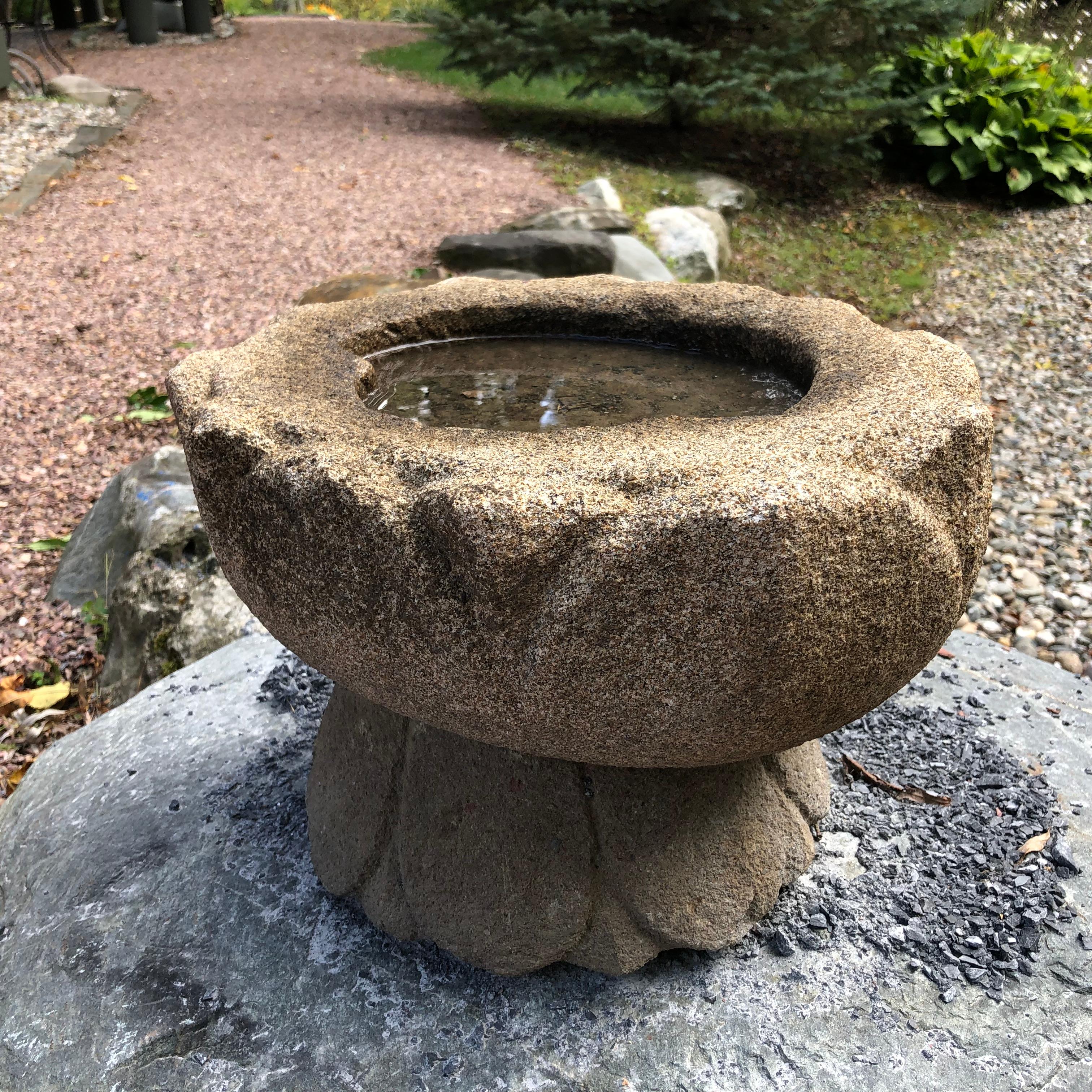 Japanese Antique Hand Carved Lotus Bowl on Stand, 19th Century or Earlier (Japanisch)